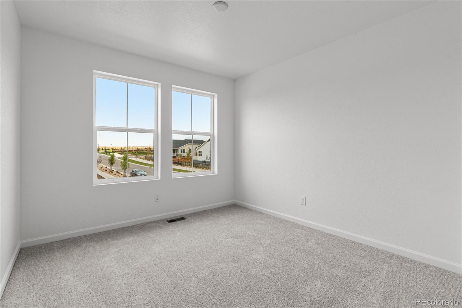 3507 Duquesne Court, Aurora, CO 80019, 5 Bedrooms Bedrooms, ,5 BathroomsBathrooms,Residential,For Sale,Duquesne,REC8210944