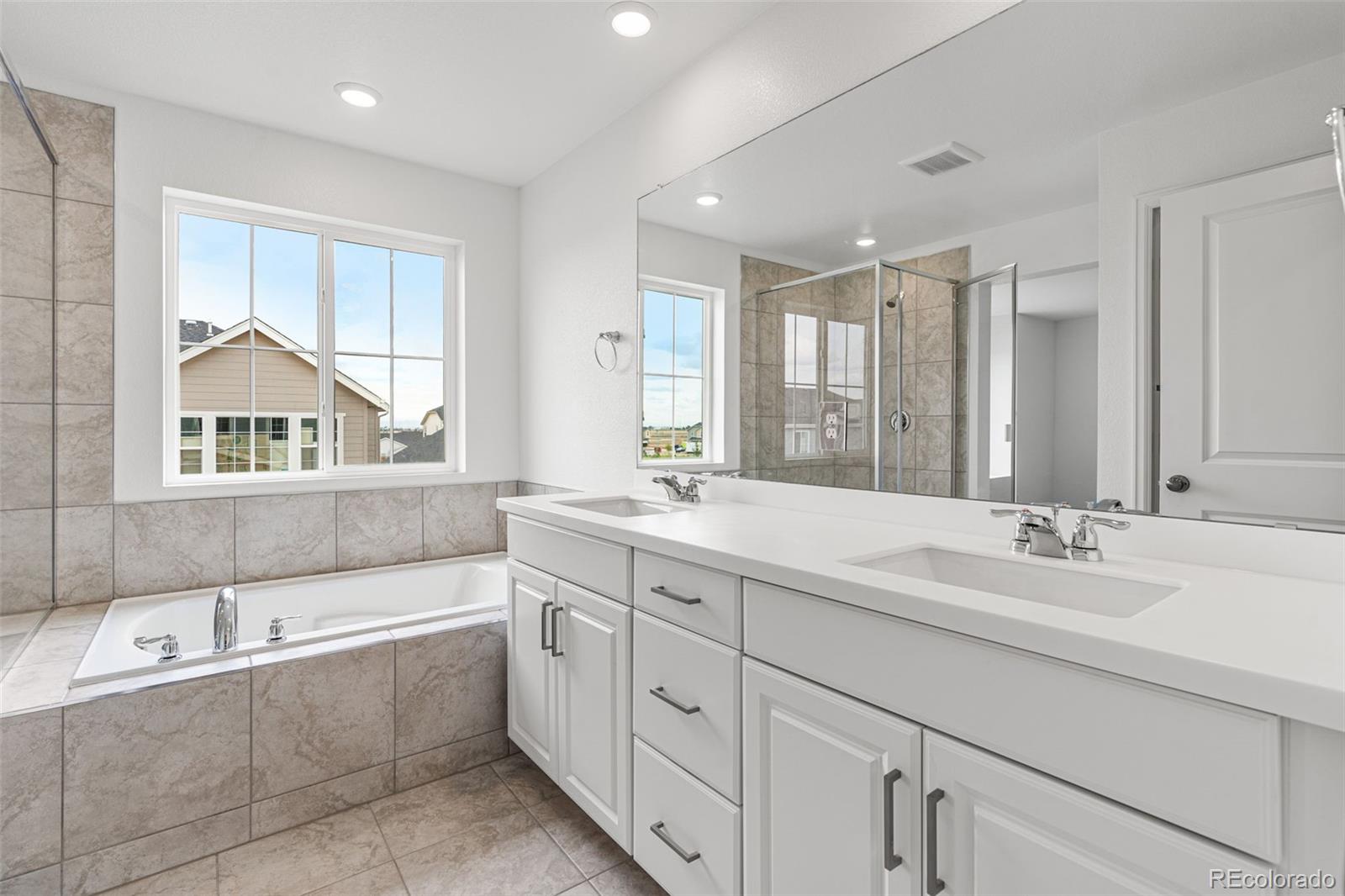 3507 Duquesne Court, Aurora, CO 80019, 5 Bedrooms Bedrooms, ,5 BathroomsBathrooms,Residential,For Sale,Duquesne,REC8210944