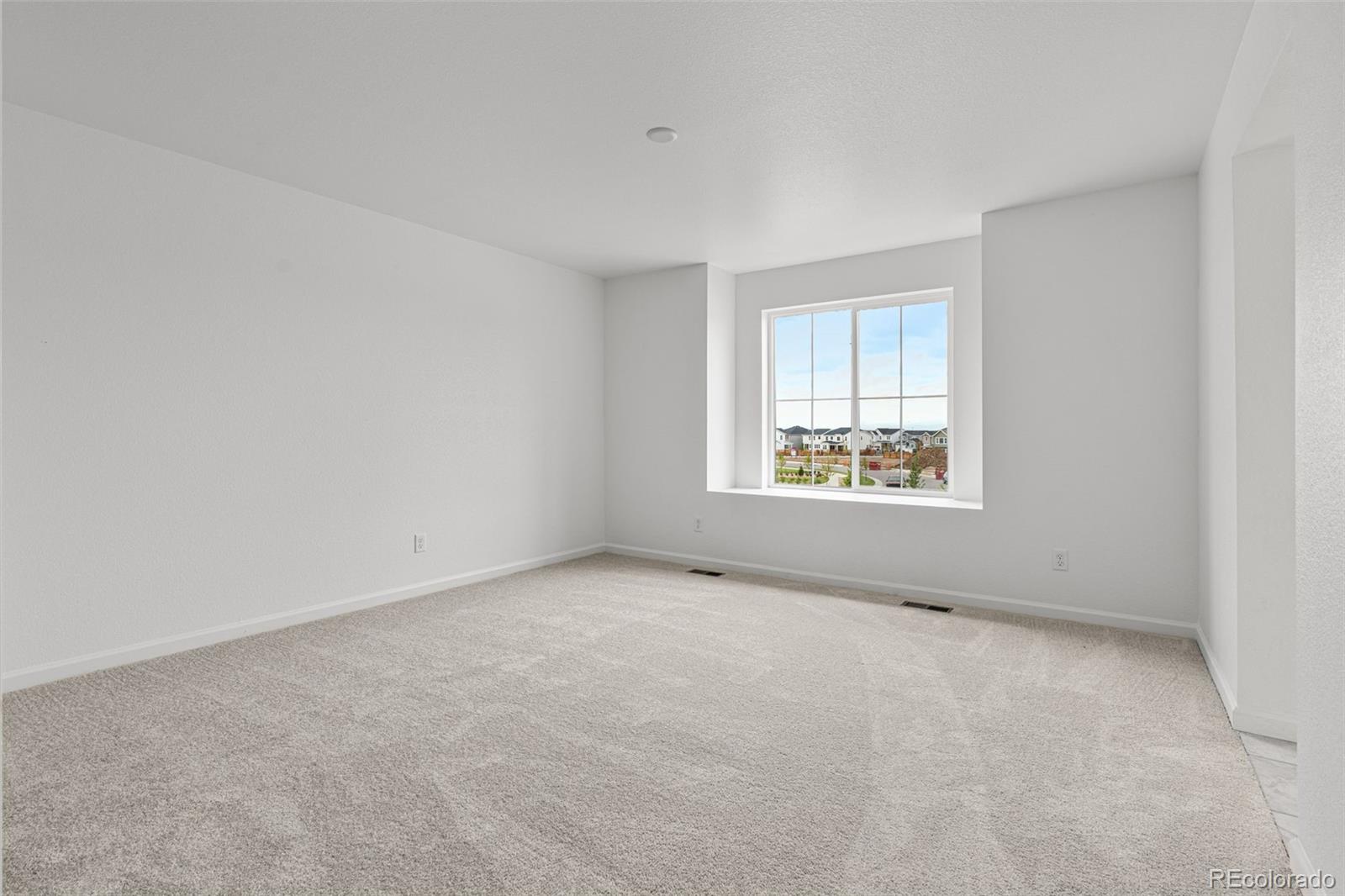 3507 Duquesne Court, Aurora, CO 80019, 5 Bedrooms Bedrooms, ,5 BathroomsBathrooms,Residential,For Sale,Duquesne,REC8210944
