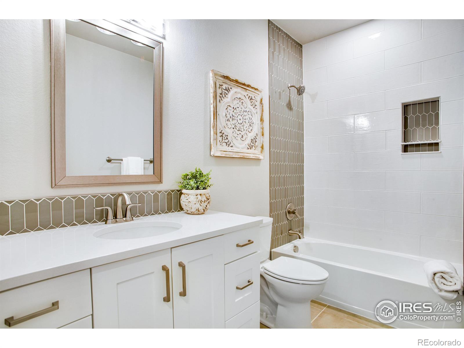 1361 Art Drive, Berthoud, CO 80513, 5 Bedrooms Bedrooms, ,4 BathroomsBathrooms,Residential,For Sale,Art,RECIR1017328
