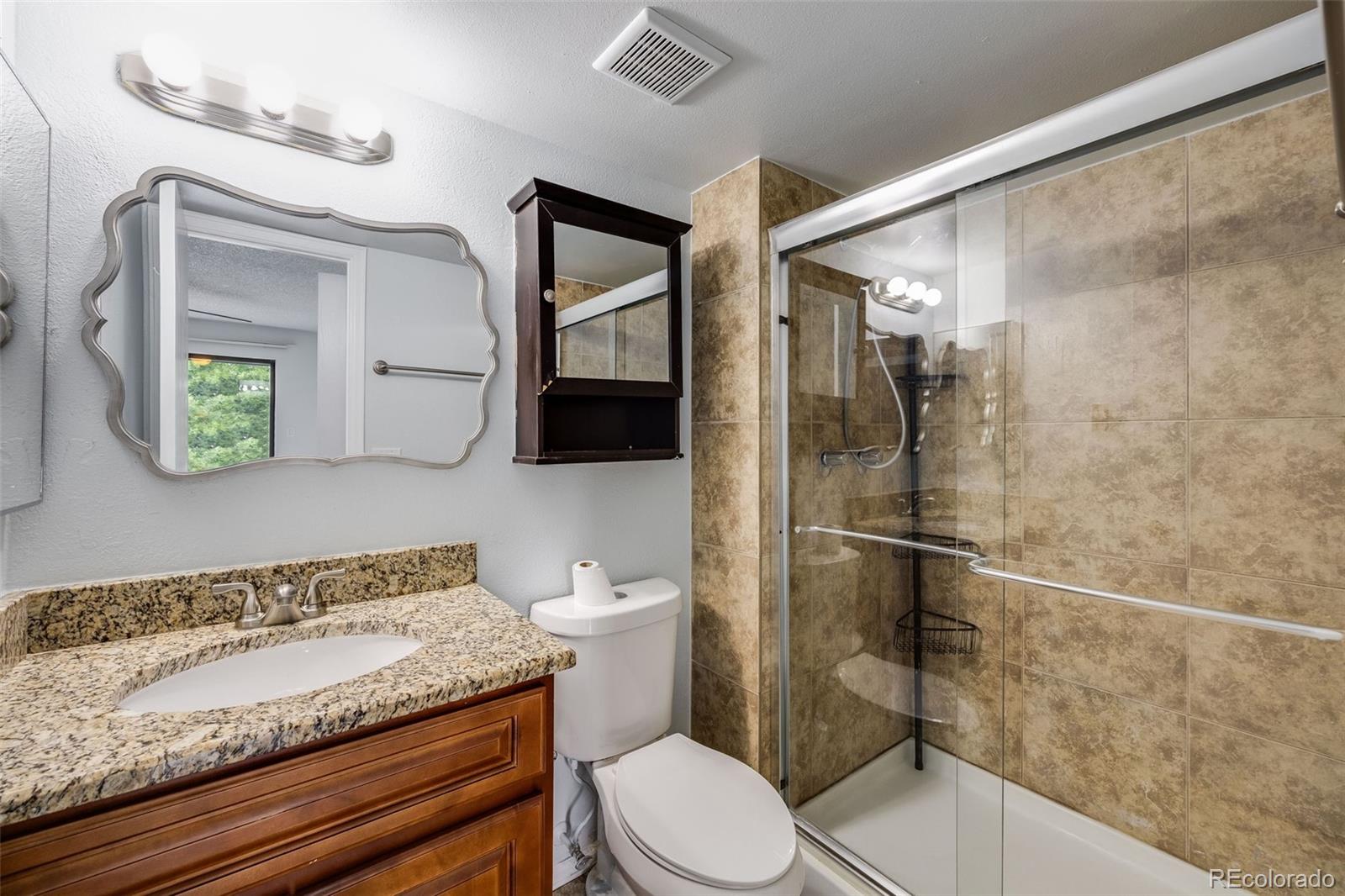 8100 Quincy Avenue #B12, Littleton, CO 80123, 2 Bedrooms Bedrooms, ,2 BathroomsBathrooms,Residential,For Sale,Lake Chalet,Quincy,REC4853442