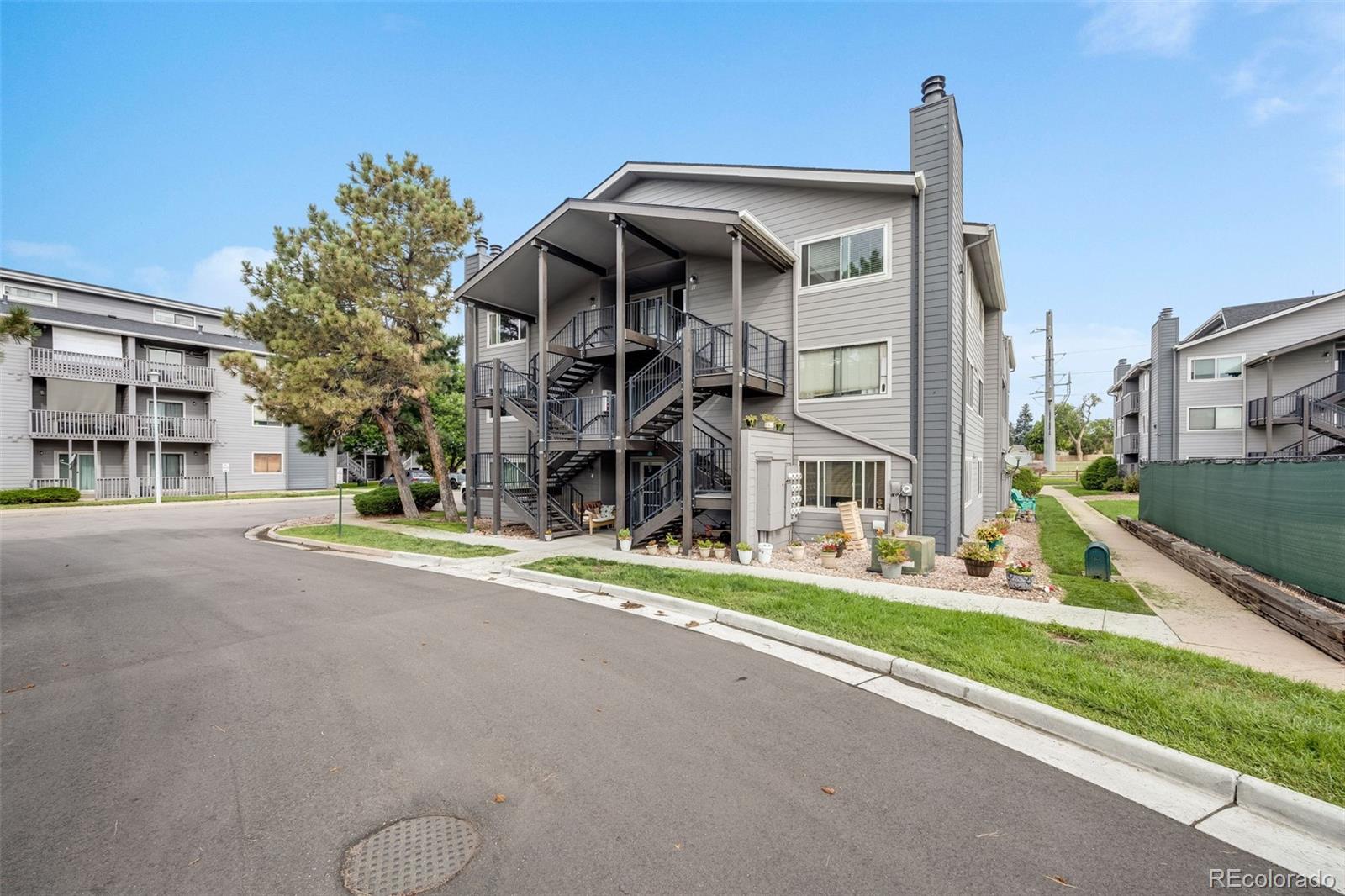 8100 Quincy Avenue #B12, Littleton, CO 80123, 2 Bedrooms Bedrooms, ,2 BathroomsBathrooms,Residential,For Sale,Lake Chalet,Quincy,REC4853442