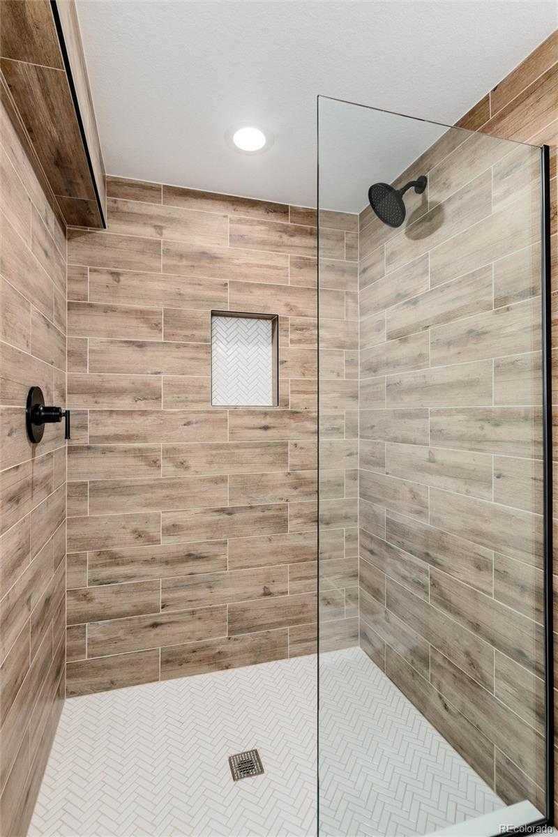 2555 Holly Street, Denver, CO 80207, 3 Bedrooms Bedrooms, ,3 BathroomsBathrooms,Residential,For Sale,Holly,REC8339353