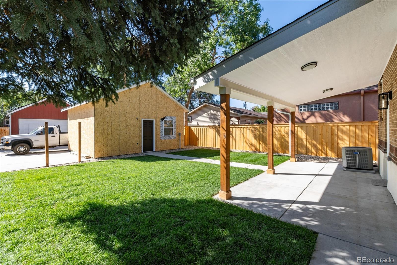 2555 Holly Street, Denver, CO 80207, 3 Bedrooms Bedrooms, ,3 BathroomsBathrooms,Residential,For Sale,Holly,REC8339353