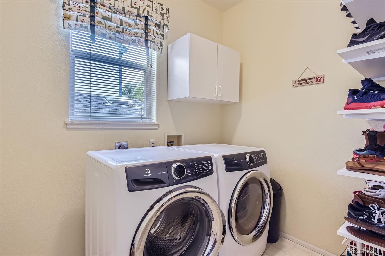 1611 Mountain Maple Avenue, Highlands Ranch, CO 80129, 3 Bedrooms Bedrooms, ,4 BathroomsBathrooms,Residential,For Sale,Mountain Maple,REC7581380