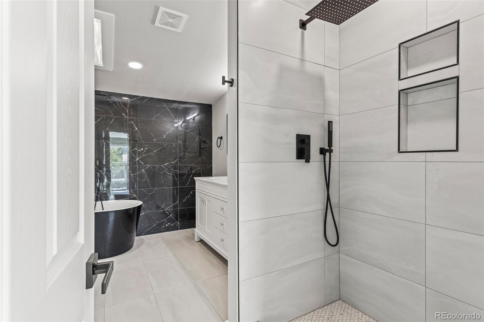 661 S Raleigh Street, Denver, CO 80219, 4 Bedrooms Bedrooms, ,2 BathroomsBathrooms,Residential,For Sale,Raleigh,REC3902792