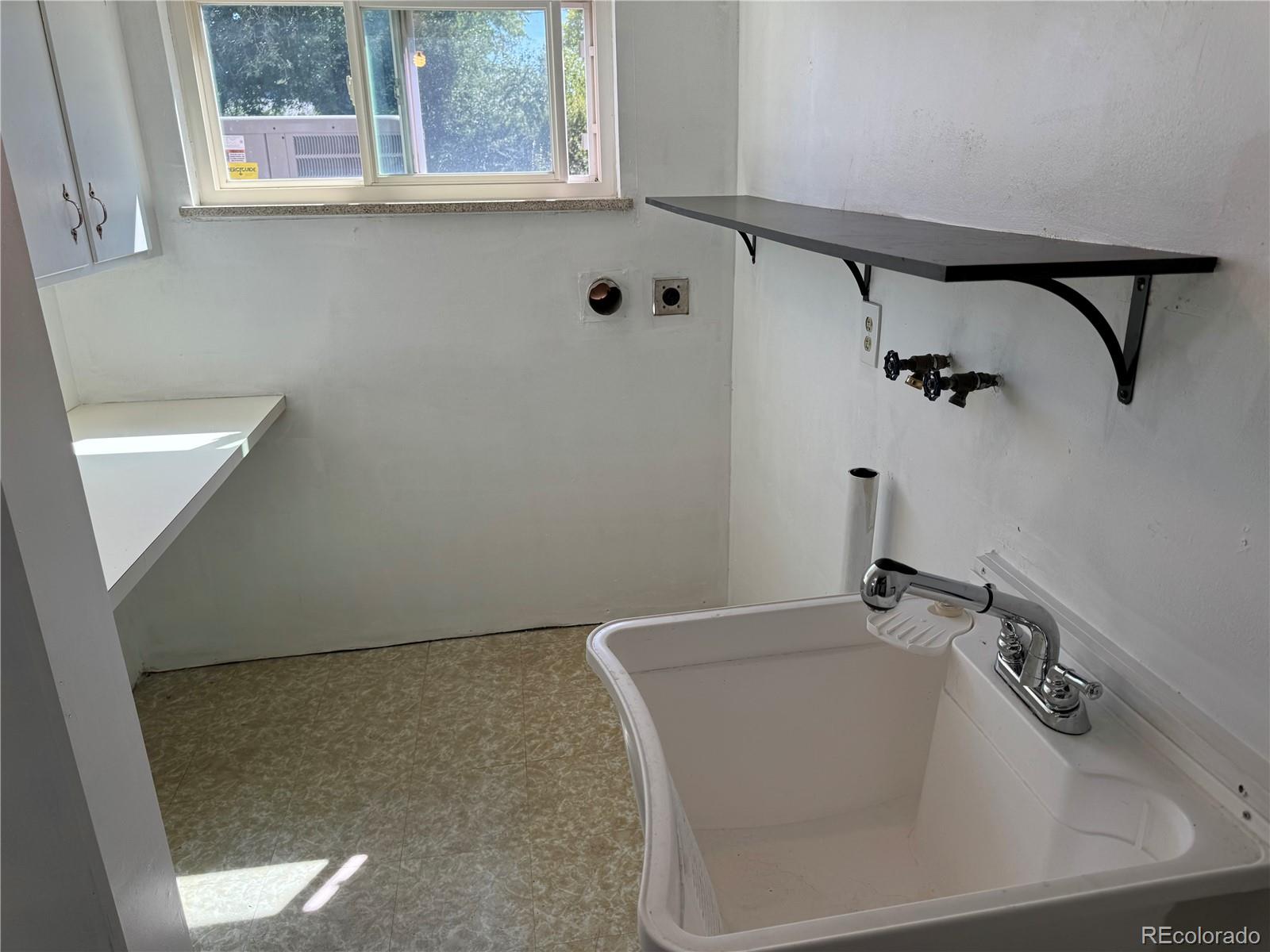 7086 S Uinta Street, Centennial, CO 80112, 4 Bedrooms Bedrooms, ,3 BathroomsBathrooms,Residential,For Sale,Uinta,REC2055689