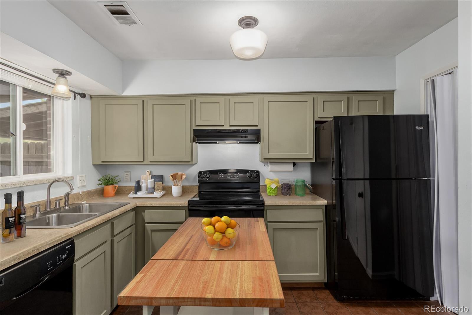 5541 Lowell Boulevard, Littleton, CO 80123, 2 Bedrooms Bedrooms, ,2 BathroomsBathrooms,Residential,For Sale,Chateaux Beaumar Condos,Lowell,REC7407064