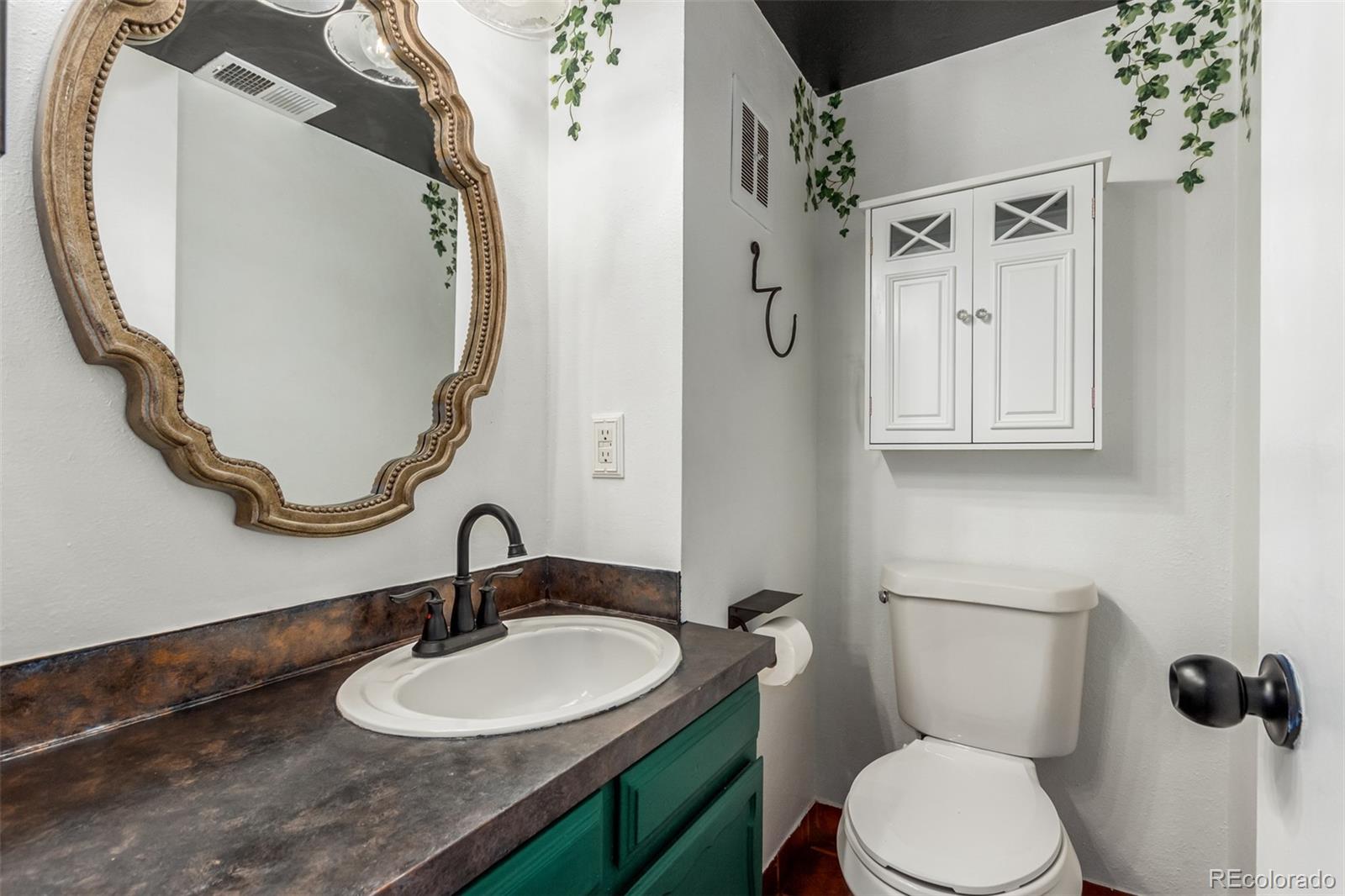 5541 Lowell Boulevard, Littleton, CO 80123, 2 Bedrooms Bedrooms, ,2 BathroomsBathrooms,Residential,For Sale,Chateaux Beaumar Condos,Lowell,REC7407064