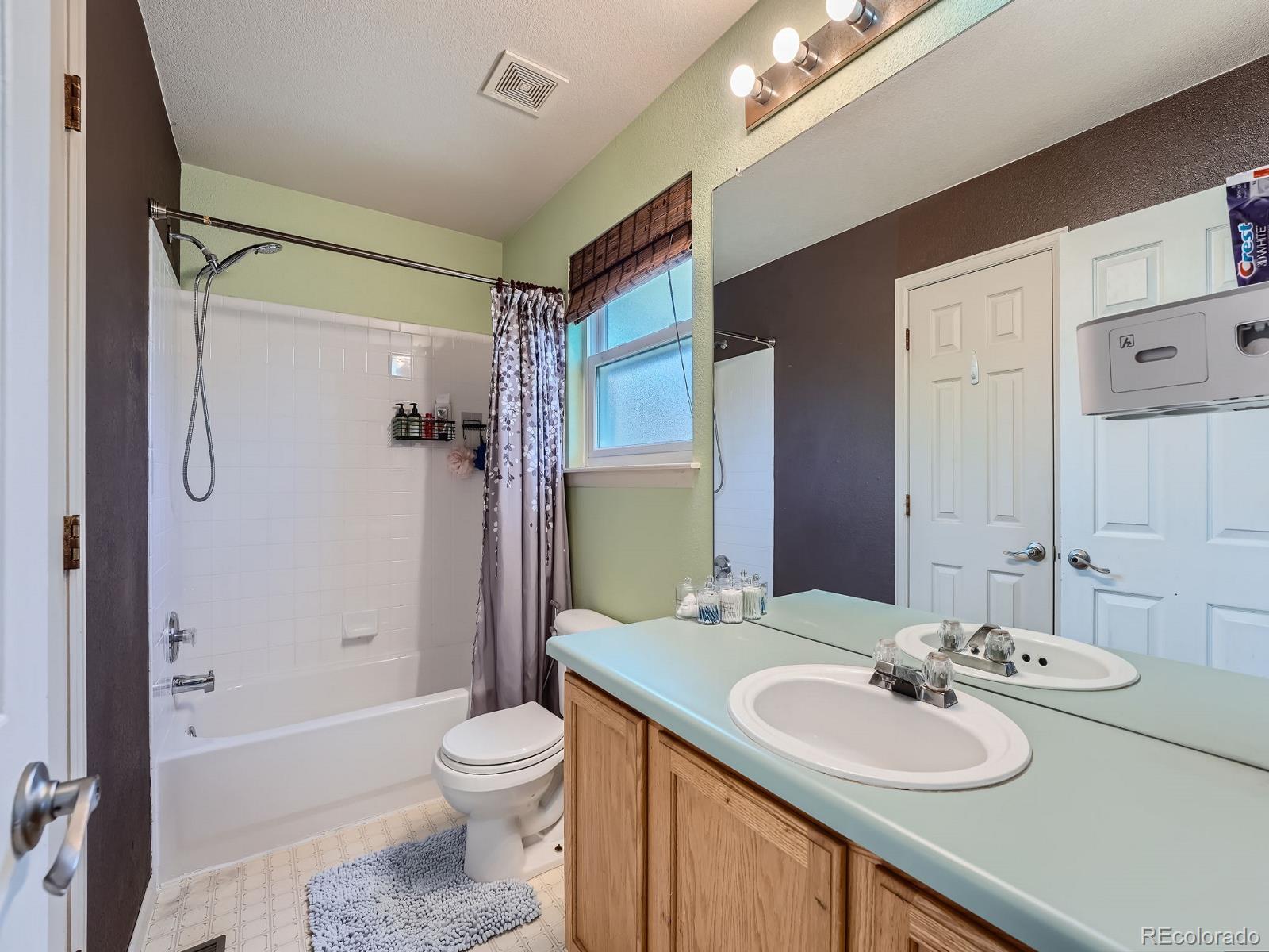 4158 Riviera Street, Aurora, CO 80018, 3 Bedrooms Bedrooms, ,3 BathroomsBathrooms,Residential,For Sale,Riviera,REC8985963