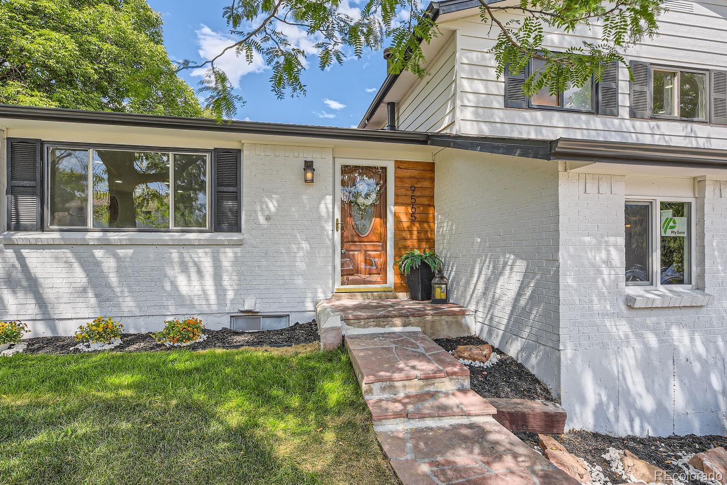 9565 Lake Place, Littleton, CO 80123, 4 Bedrooms Bedrooms, ,3 BathroomsBathrooms,Residential,For Sale,Lake,REC2403581