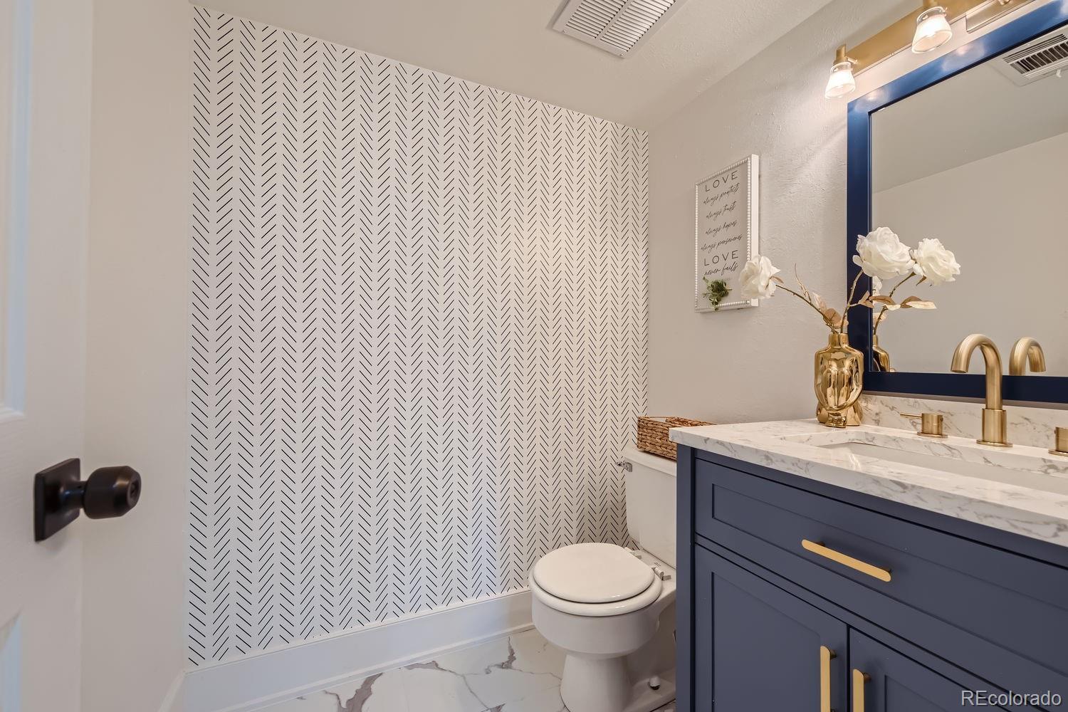 9565 Lake Place, Littleton, CO 80123, 4 Bedrooms Bedrooms, ,3 BathroomsBathrooms,Residential,For Sale,Lake,REC2403581