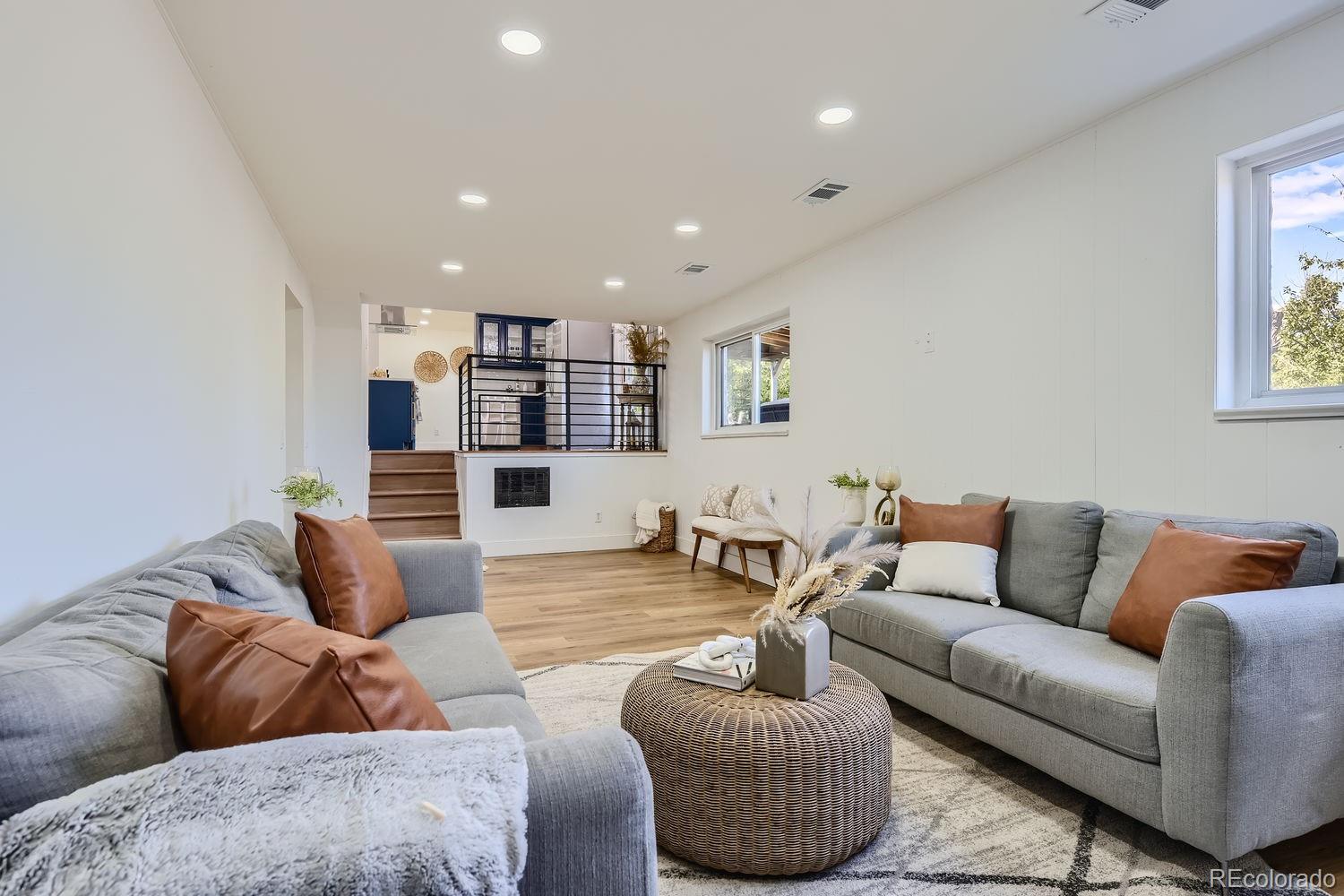 9565 Lake Place, Littleton, CO 80123, 4 Bedrooms Bedrooms, ,3 BathroomsBathrooms,Residential,For Sale,Lake,REC2403581