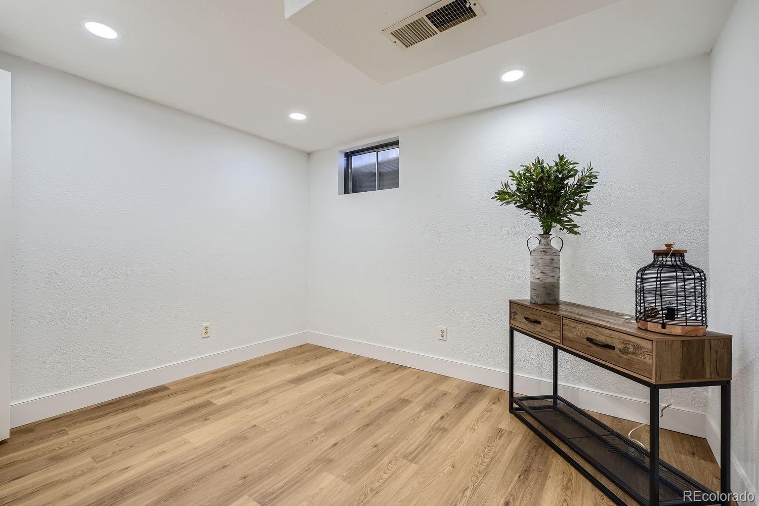 9565 Lake Place, Littleton, CO 80123, 4 Bedrooms Bedrooms, ,3 BathroomsBathrooms,Residential,For Sale,Lake,REC2403581