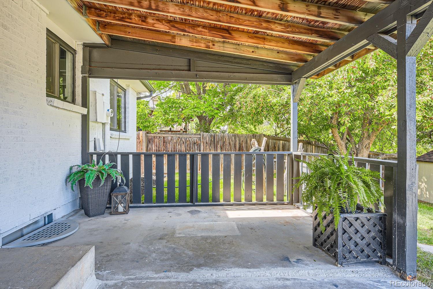 9565 Lake Place, Littleton, CO 80123, 4 Bedrooms Bedrooms, ,3 BathroomsBathrooms,Residential,For Sale,Lake,REC2403581