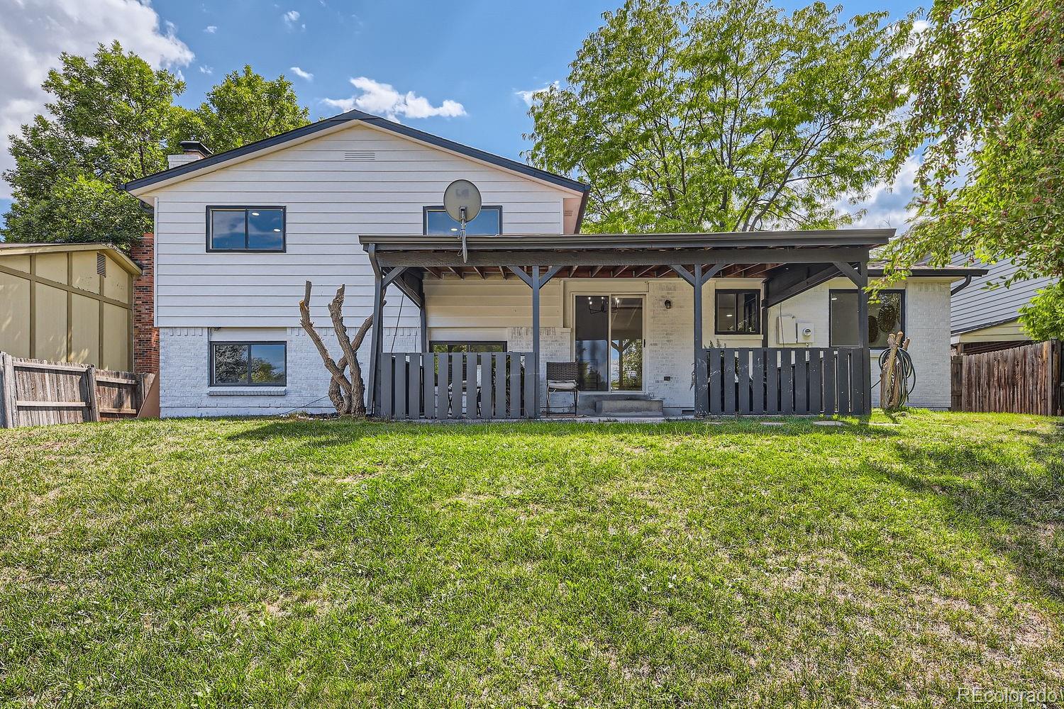 9565 Lake Place, Littleton, CO 80123, 4 Bedrooms Bedrooms, ,3 BathroomsBathrooms,Residential,For Sale,Lake,REC2403581