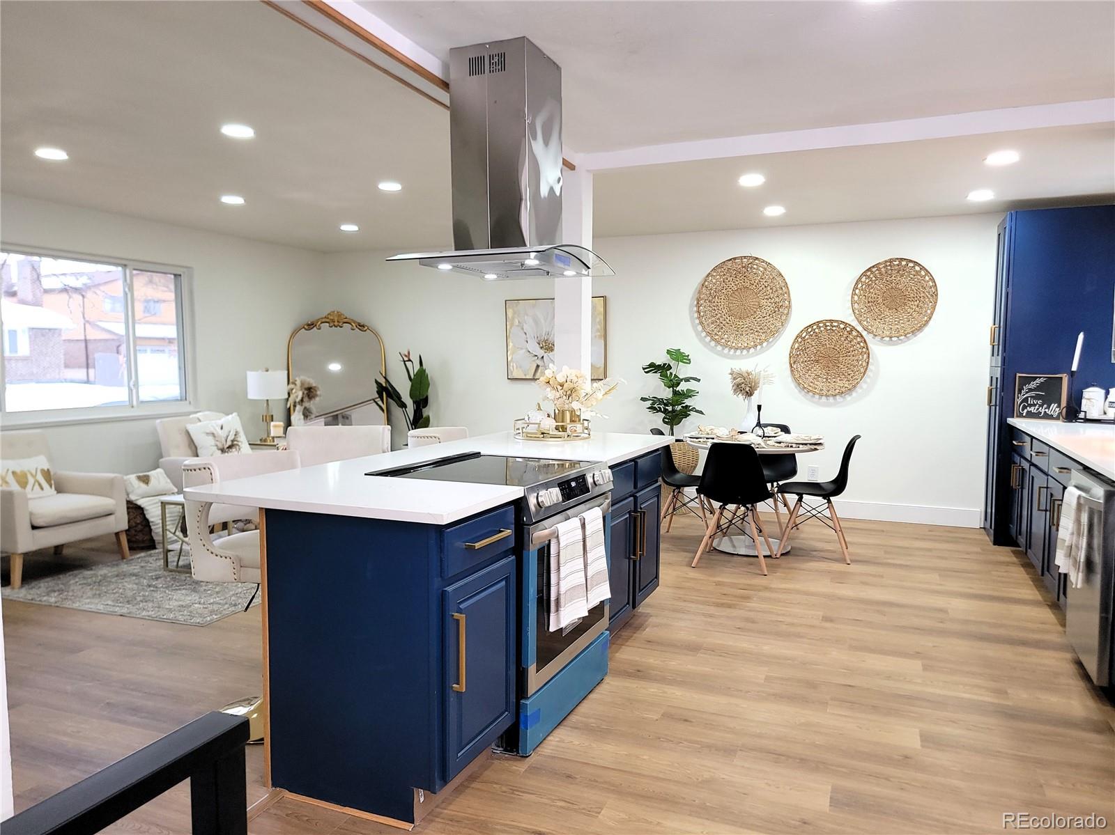 9565 Lake Place, Littleton, CO 80123, 4 Bedrooms Bedrooms, ,3 BathroomsBathrooms,Residential,For Sale,Lake,REC2403581