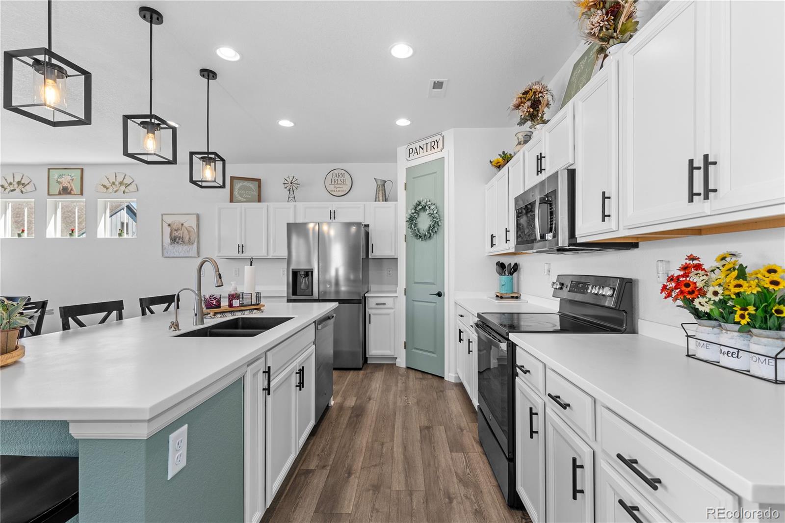 27873 6th Place, Aurora, CO 80018, 3 Bedrooms Bedrooms, ,3 BathroomsBathrooms,Residential,For Sale,6th,REC2629056