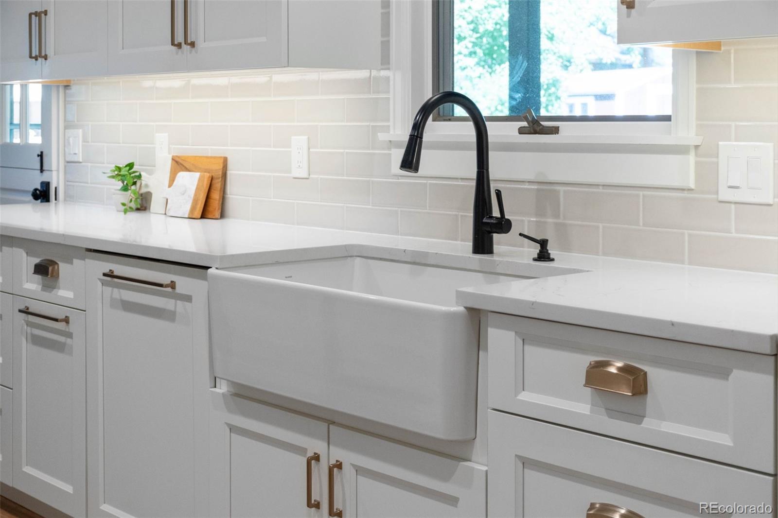 5465 Ontario Avenue, Littleton, CO 80128, 4 Bedrooms Bedrooms, ,3 BathroomsBathrooms,Residential,For Sale,Ontario,REC6470689