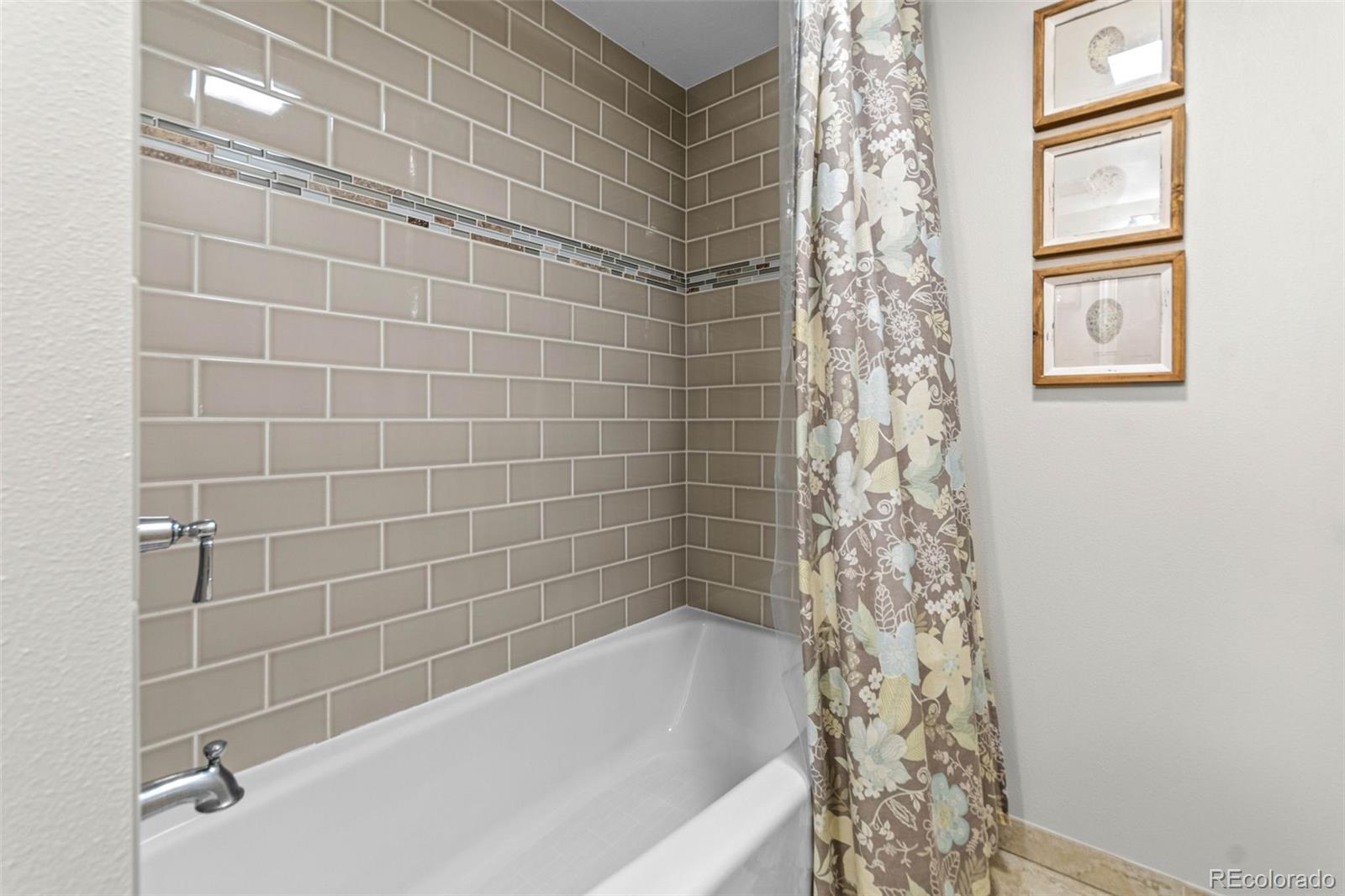 5465 Ontario Avenue, Littleton, CO 80128, 4 Bedrooms Bedrooms, ,3 BathroomsBathrooms,Residential,For Sale,Ontario,REC6470689