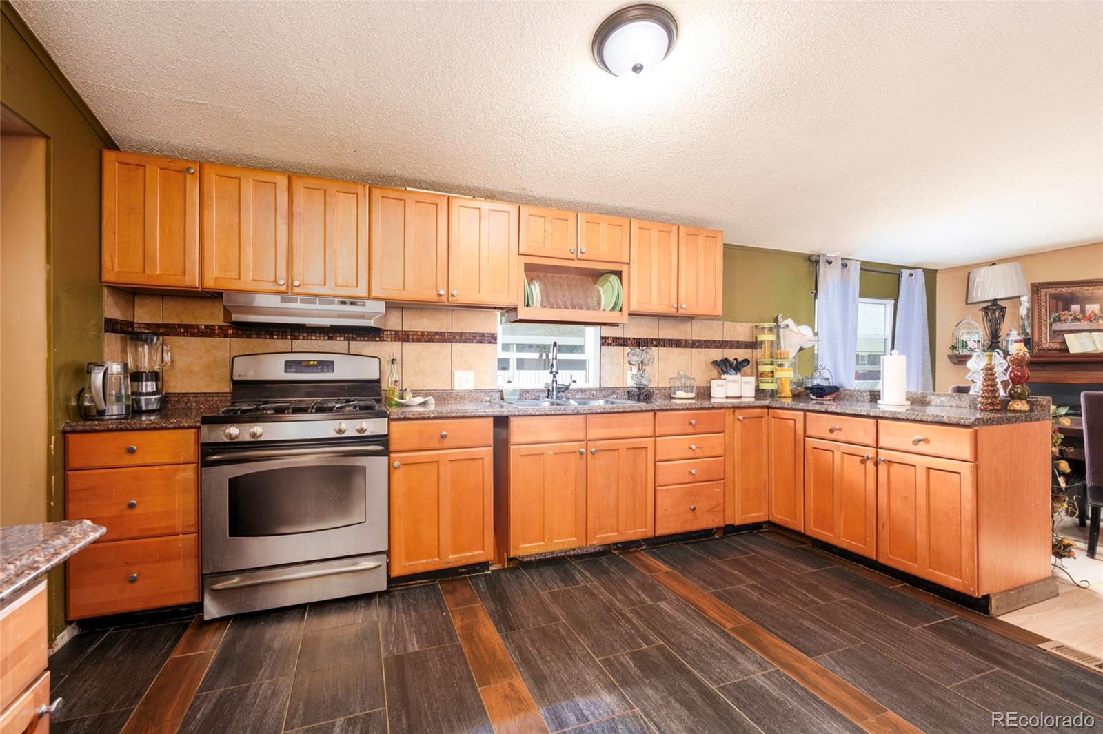 26900 Colfax Avenue, Aurora, CO 80018, 4 Bedrooms Bedrooms, ,2 BathroomsBathrooms,Residential,For Sale,Colfax,REC1621865
