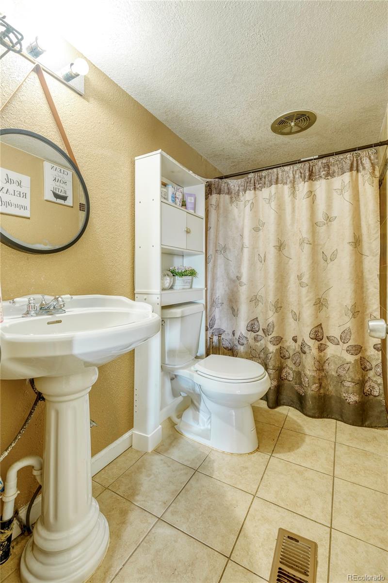 26900 Colfax Avenue, Aurora, CO 80018, 4 Bedrooms Bedrooms, ,2 BathroomsBathrooms,Residential,For Sale,Colfax,REC1621865