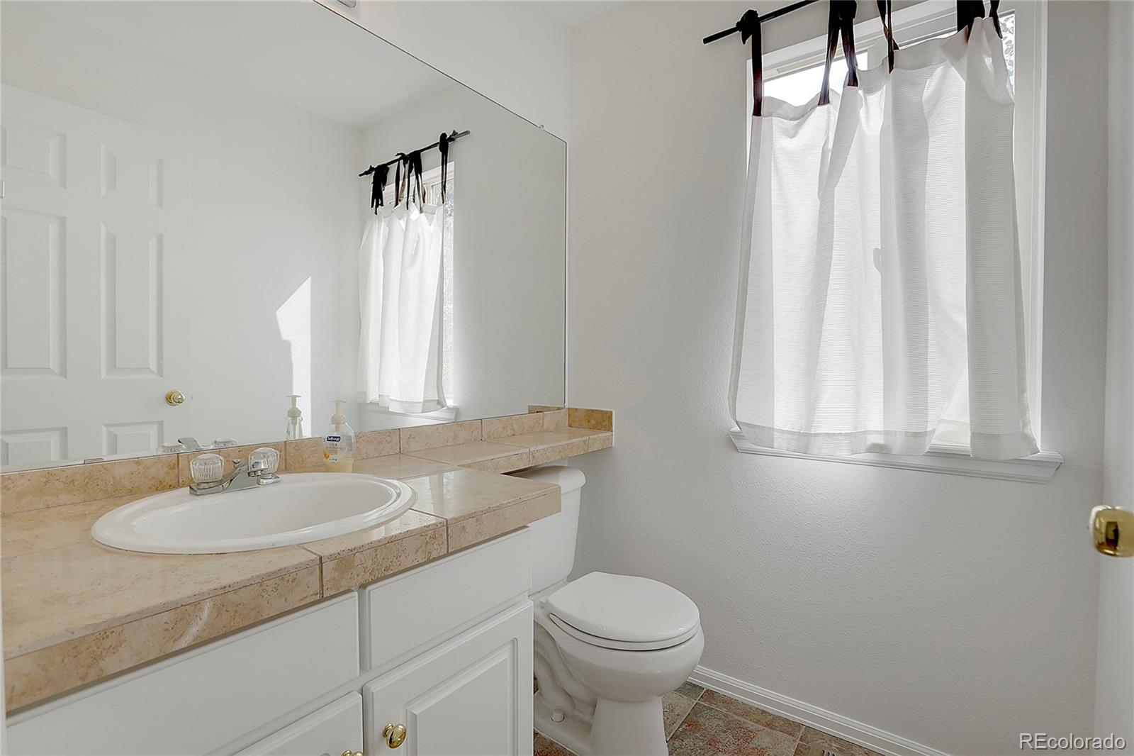 17712 Maplewood Circle, Aurora, CO 80016, 4 Bedrooms Bedrooms, ,3 BathroomsBathrooms,Residential,For Sale,Maplewood,REC8489750