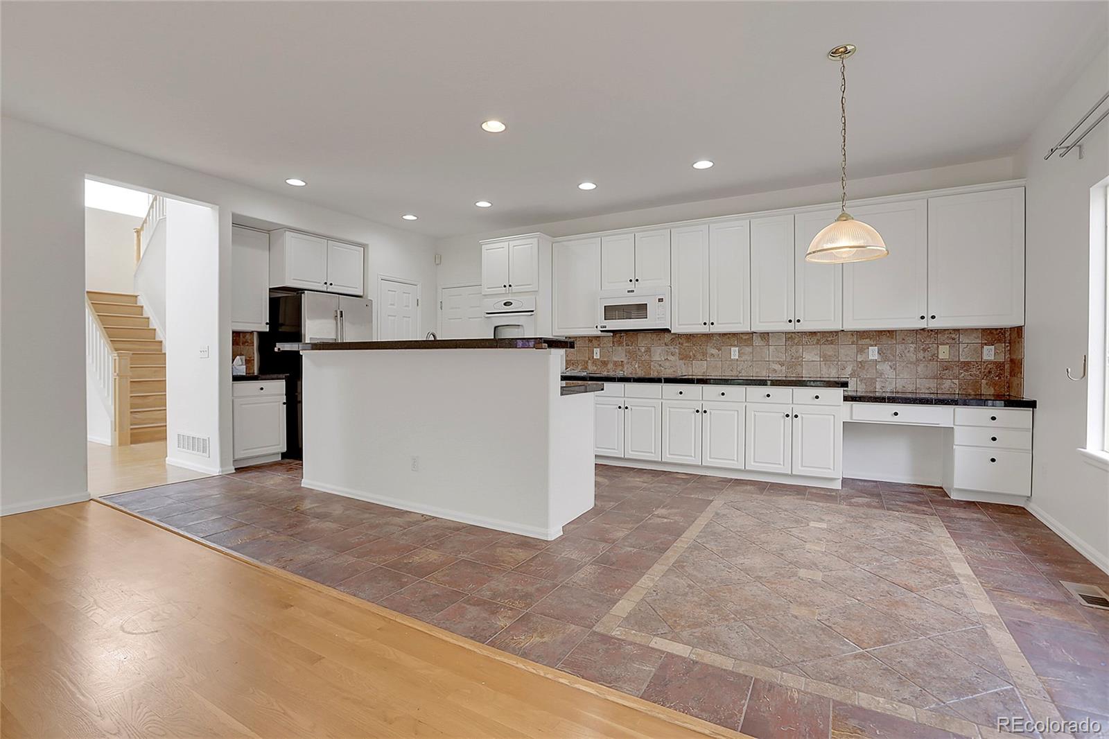 17712 Maplewood Circle, Aurora, CO 80016, 4 Bedrooms Bedrooms, ,3 BathroomsBathrooms,Residential,For Sale,Maplewood,REC8489750