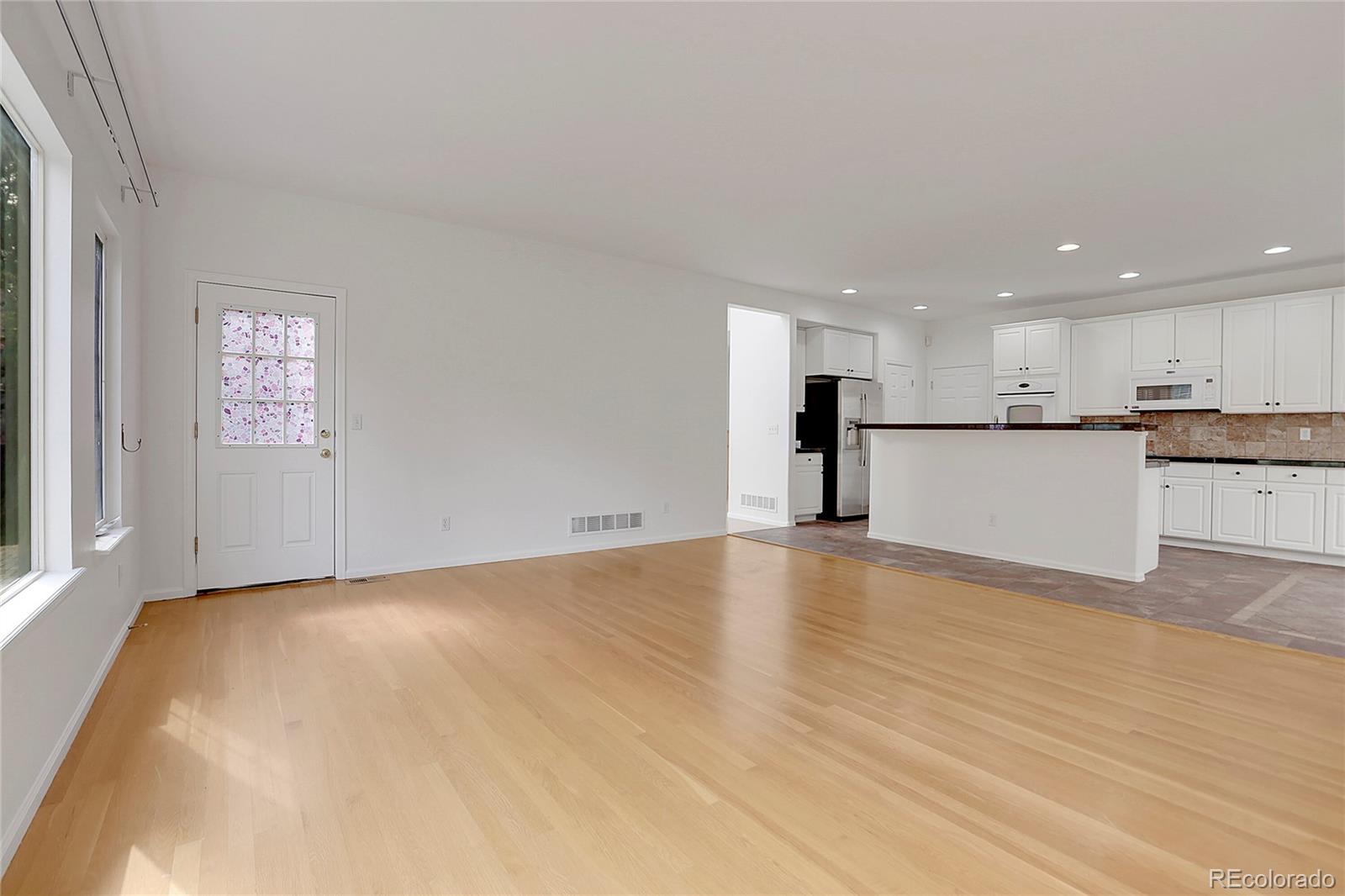 17712 Maplewood Circle, Aurora, CO 80016, 4 Bedrooms Bedrooms, ,3 BathroomsBathrooms,Residential,For Sale,Maplewood,REC8489750