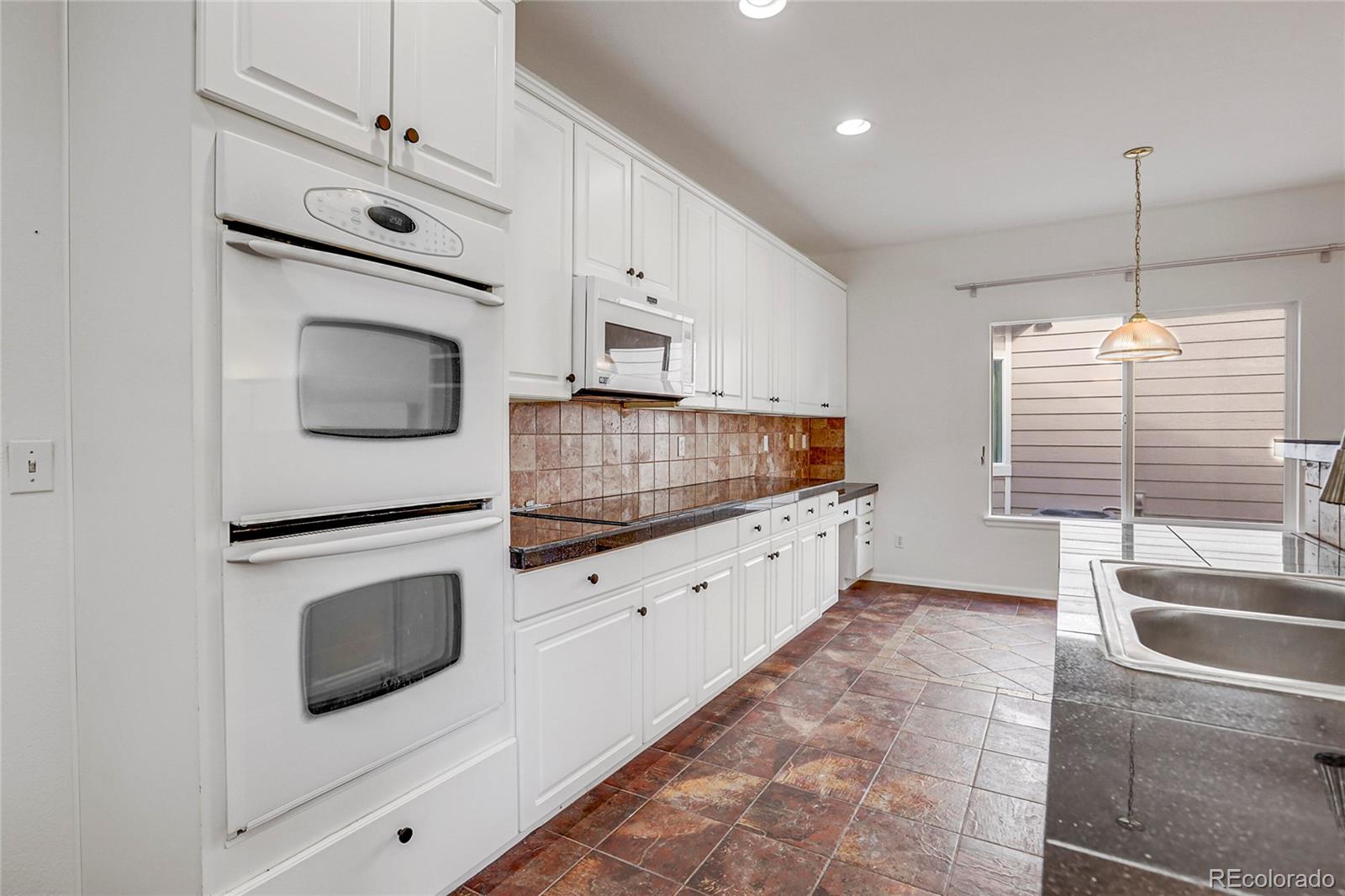 17712 Maplewood Circle, Aurora, CO 80016, 4 Bedrooms Bedrooms, ,3 BathroomsBathrooms,Residential,For Sale,Maplewood,REC8489750