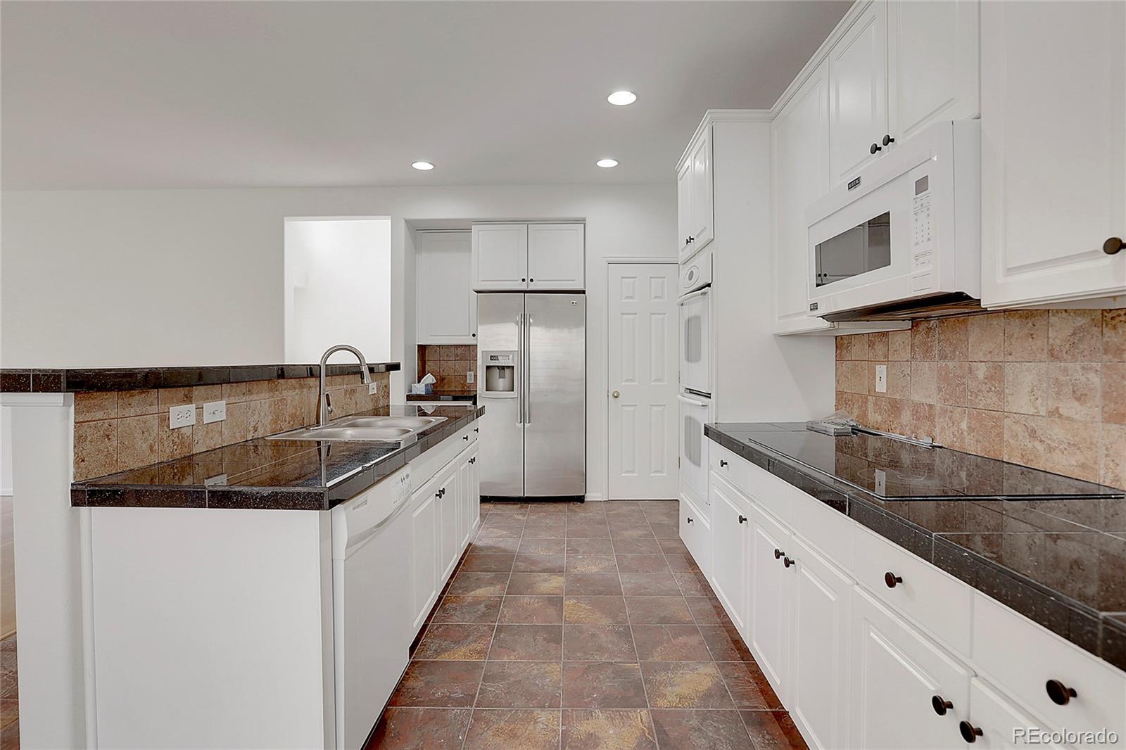 17712 Maplewood Circle, Aurora, CO 80016, 4 Bedrooms Bedrooms, ,3 BathroomsBathrooms,Residential,For Sale,Maplewood,REC8489750