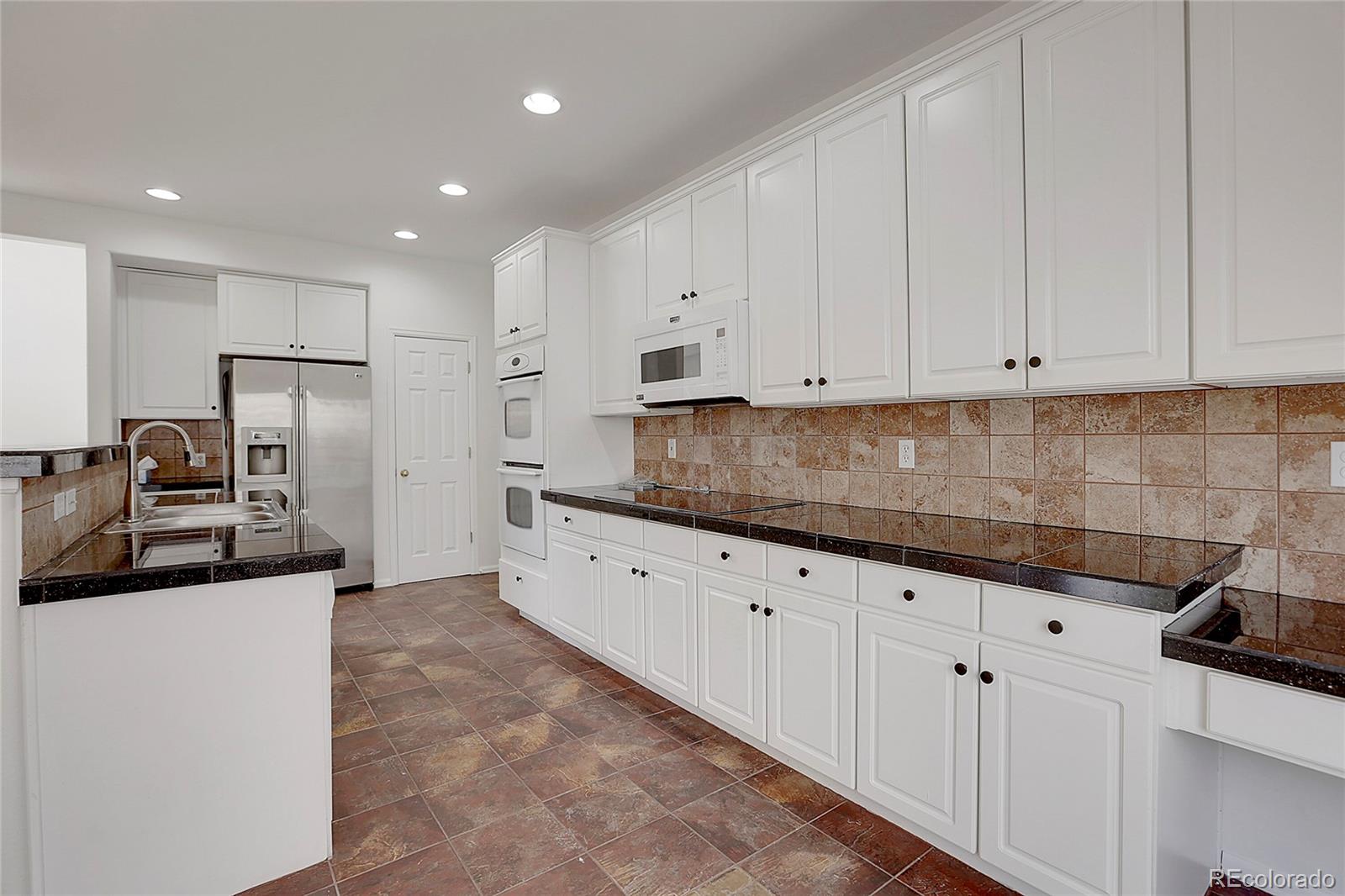 17712 Maplewood Circle, Aurora, CO 80016, 4 Bedrooms Bedrooms, ,3 BathroomsBathrooms,Residential,For Sale,Maplewood,REC8489750