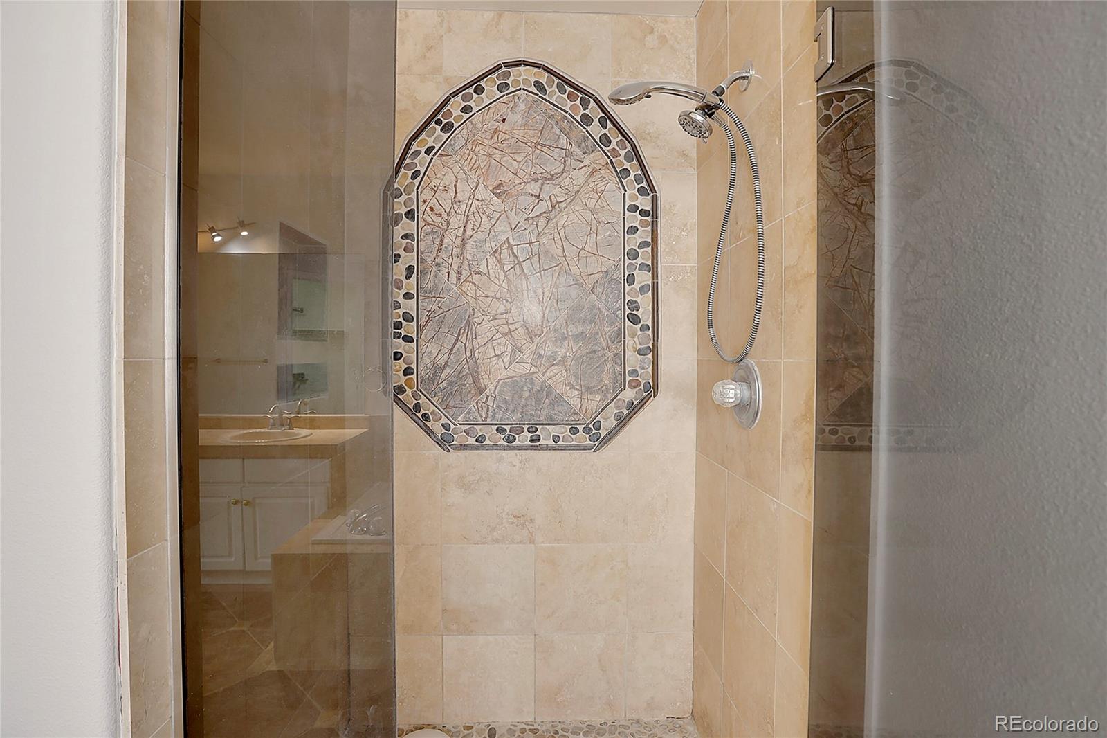 17712 Maplewood Circle, Aurora, CO 80016, 4 Bedrooms Bedrooms, ,3 BathroomsBathrooms,Residential,For Sale,Maplewood,REC8489750