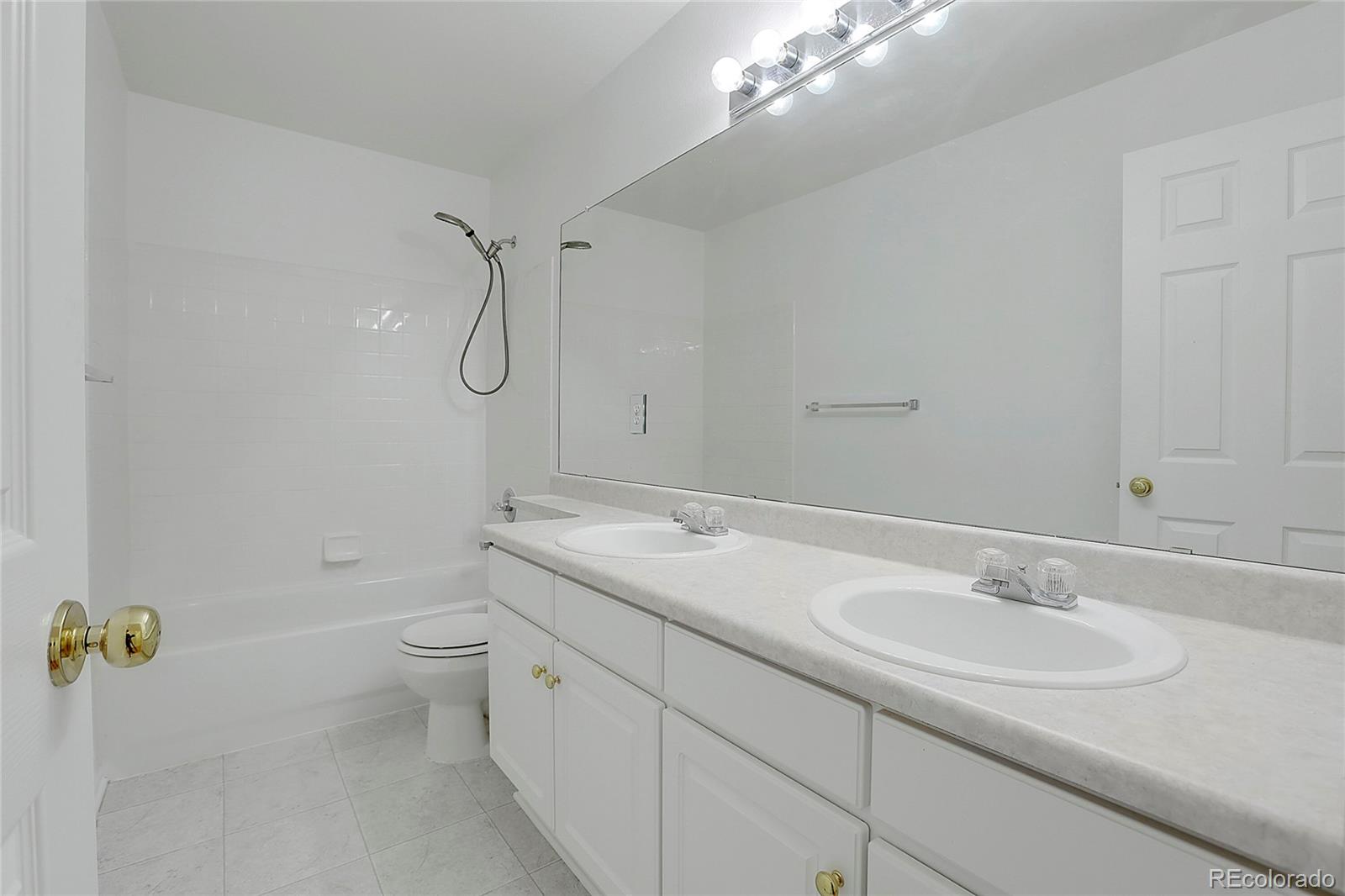 17712 Maplewood Circle, Aurora, CO 80016, 4 Bedrooms Bedrooms, ,3 BathroomsBathrooms,Residential,For Sale,Maplewood,REC8489750