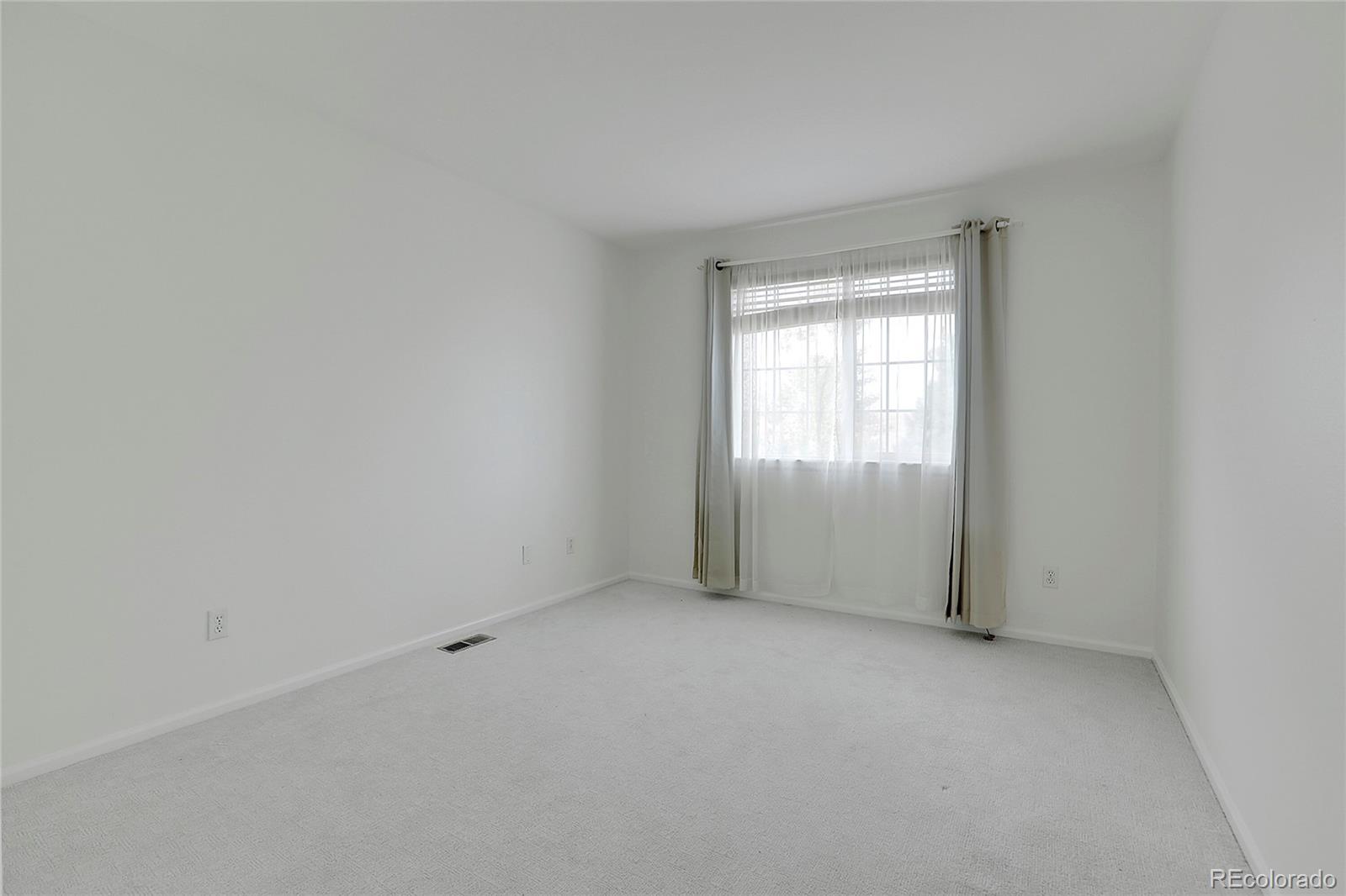 17712 Maplewood Circle, Aurora, CO 80016, 4 Bedrooms Bedrooms, ,3 BathroomsBathrooms,Residential,For Sale,Maplewood,REC8489750