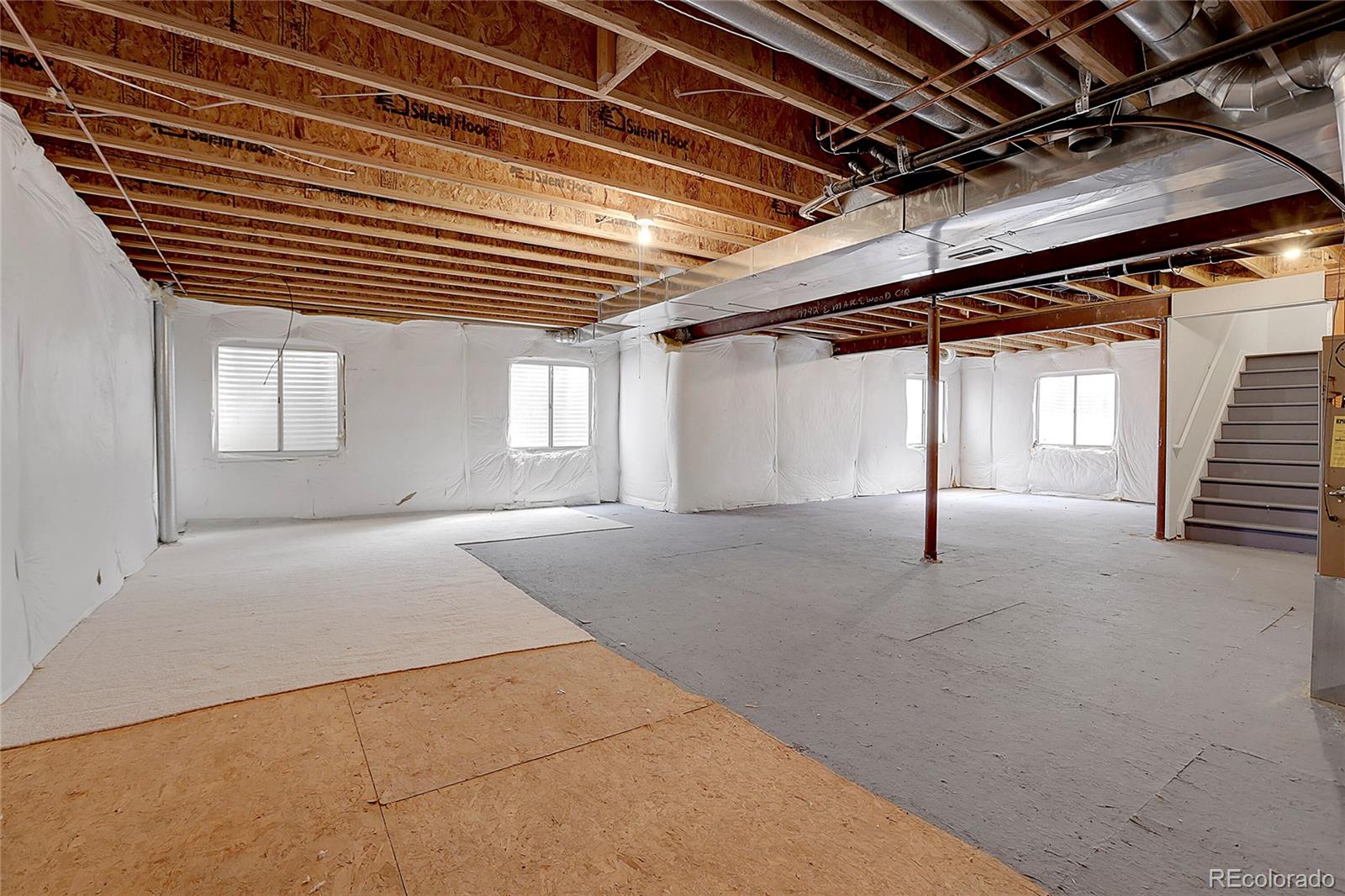 17712 Maplewood Circle, Aurora, CO 80016, 4 Bedrooms Bedrooms, ,3 BathroomsBathrooms,Residential,For Sale,Maplewood,REC8489750