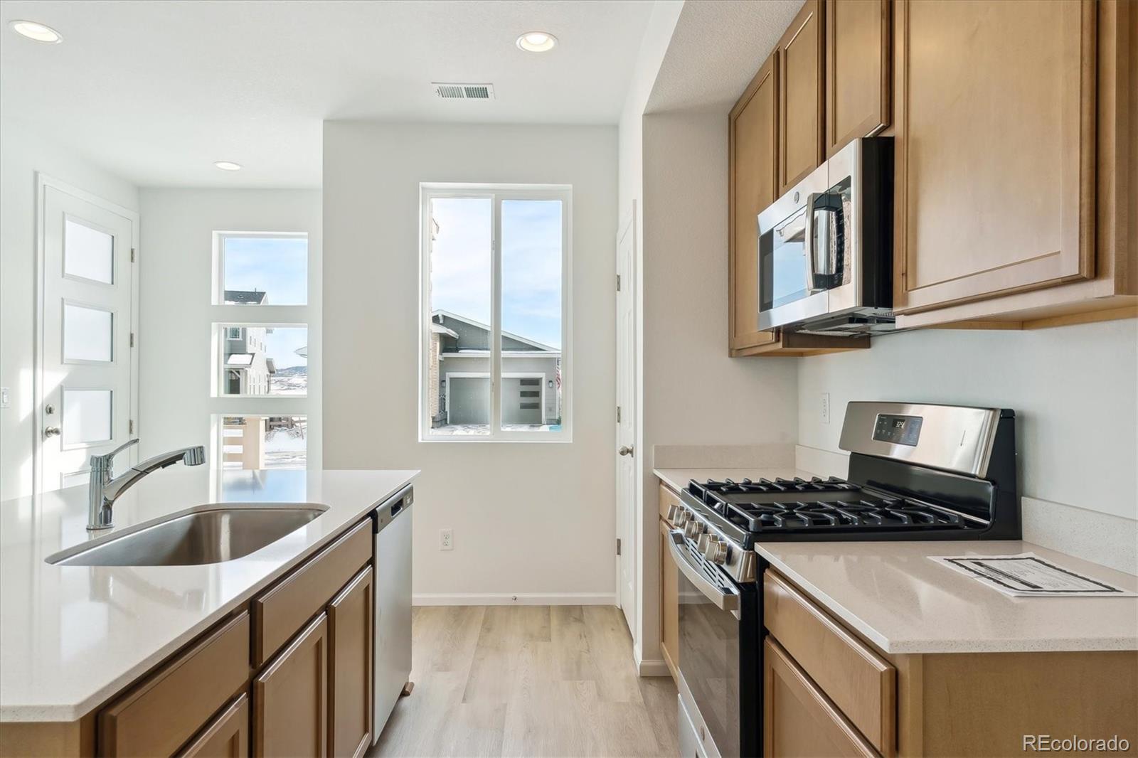 8693 Snake River Street, Littleton, CO 80125, 3 Bedrooms Bedrooms, ,3 BathroomsBathrooms,Residential,For Sale,Snake River,REC7905244