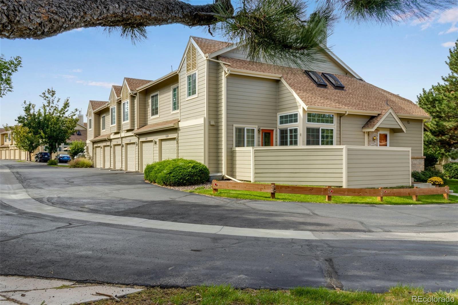 7370 Florida Avenue #1055, Denver, CO 80231, 3 Bedrooms Bedrooms, ,3 BathroomsBathrooms,Residential,For Sale,Landmark Townhomes,Florida,REC4169271