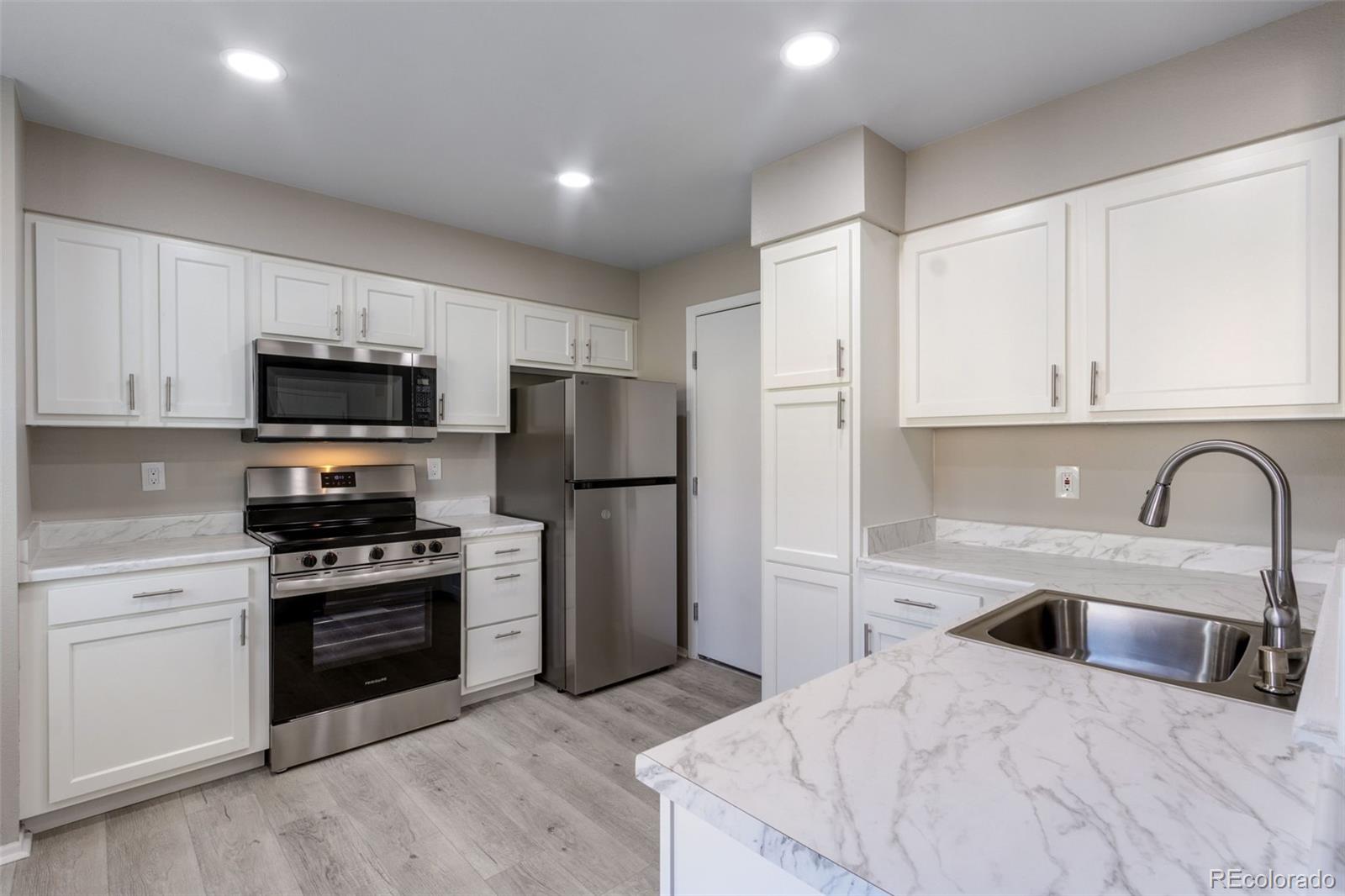 7370 Florida Avenue #1055, Denver, CO 80231, 3 Bedrooms Bedrooms, ,3 BathroomsBathrooms,Residential,For Sale,Landmark Townhomes,Florida,REC4169271