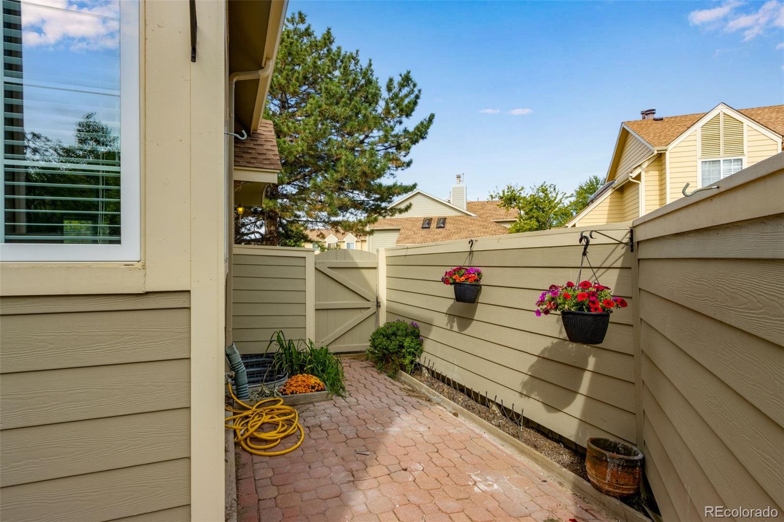 7370 Florida Avenue #1055, Denver, CO 80231, 3 Bedrooms Bedrooms, ,3 BathroomsBathrooms,Residential,For Sale,Landmark Townhomes,Florida,REC4169271