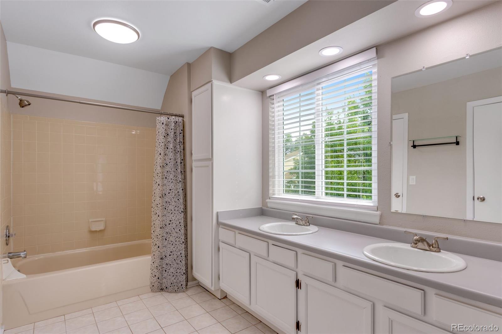 7370 Florida Avenue #1055, Denver, CO 80231, 3 Bedrooms Bedrooms, ,3 BathroomsBathrooms,Residential,For Sale,Landmark Townhomes,Florida,REC4169271