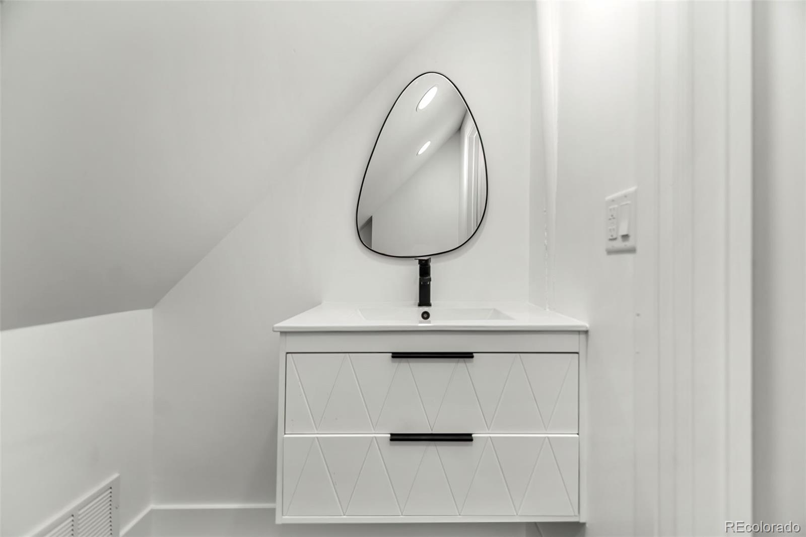 77 Cedar Avenue, Denver, CO 80223, 3 Bedrooms Bedrooms, ,2 BathroomsBathrooms,Residential,For Sale,Cedar,REC5321548