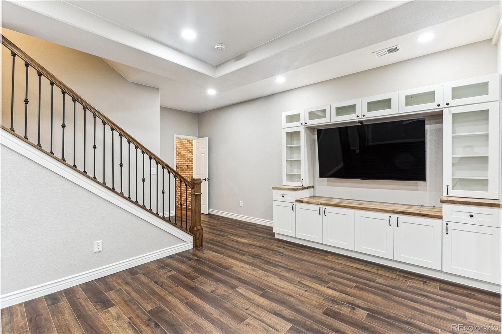 6043 S Paris Street, Greenwood Village, CO 80111, 5 Bedrooms Bedrooms, ,5 BathroomsBathrooms,Residential,For Sale,Paris,REC8517522