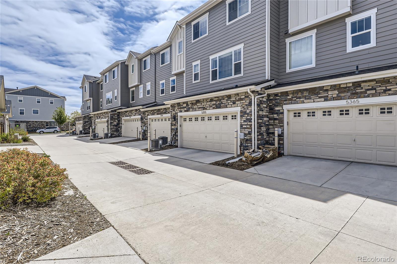 5355 97th Avenue, Broomfield, CO 80020, 3 Bedrooms Bedrooms, ,4 BathroomsBathrooms,Residential,For Sale,97th,REC9579377