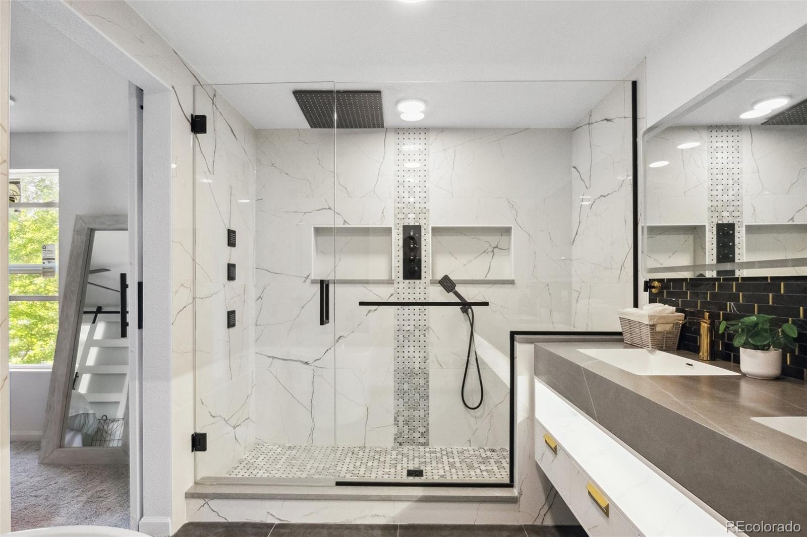 7165 Oneida Circle, Centennial, CO 80112, 5 Bedrooms Bedrooms, ,4 BathroomsBathrooms,Residential,For Sale,Oneida,REC4518918