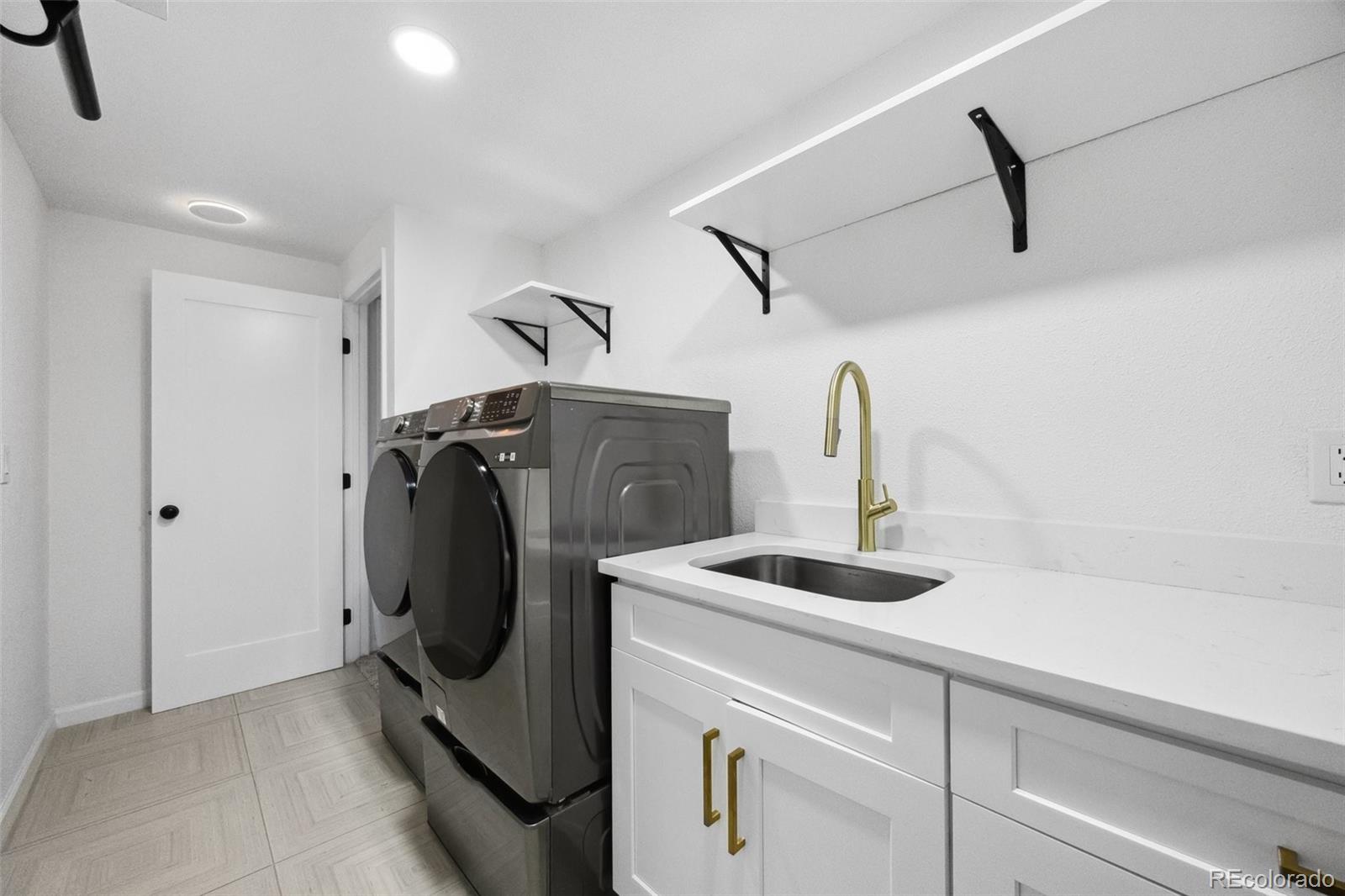 7165 Oneida Circle, Centennial, CO 80112, 5 Bedrooms Bedrooms, ,4 BathroomsBathrooms,Residential,For Sale,Oneida,REC4518918