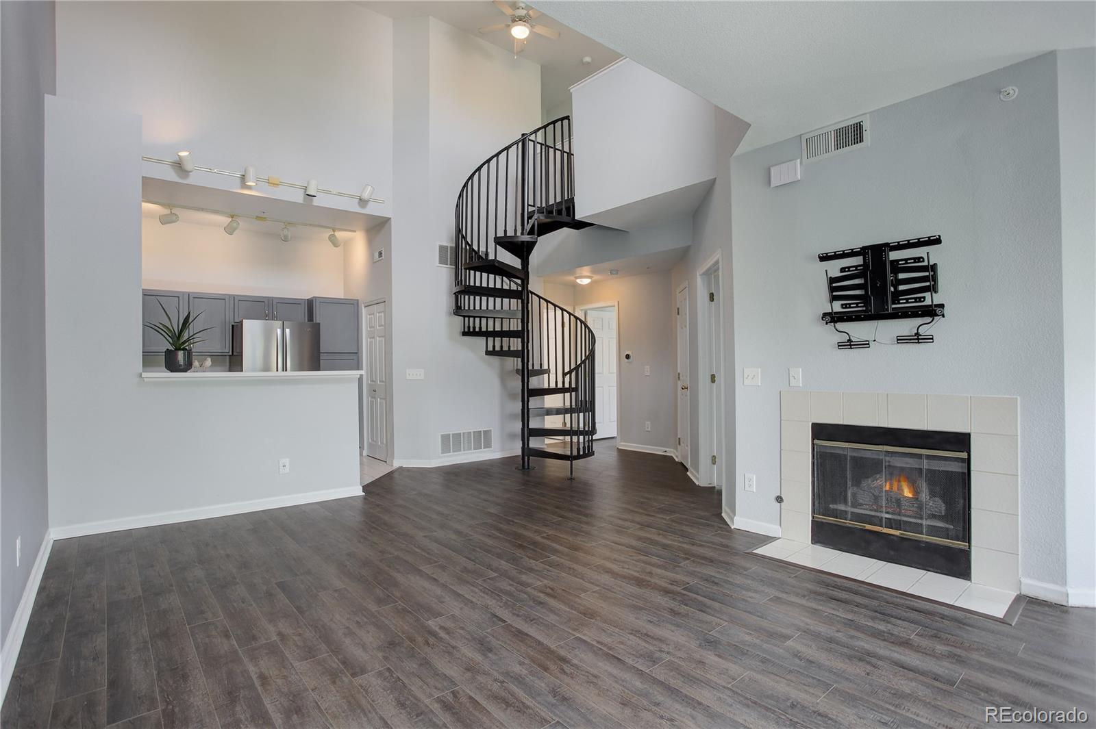8707 Florida Avenue #806, Denver, CO 80247, 2 Bedrooms Bedrooms, ,2 BathroomsBathrooms,Residential,For Sale,Florida,REC4150056
