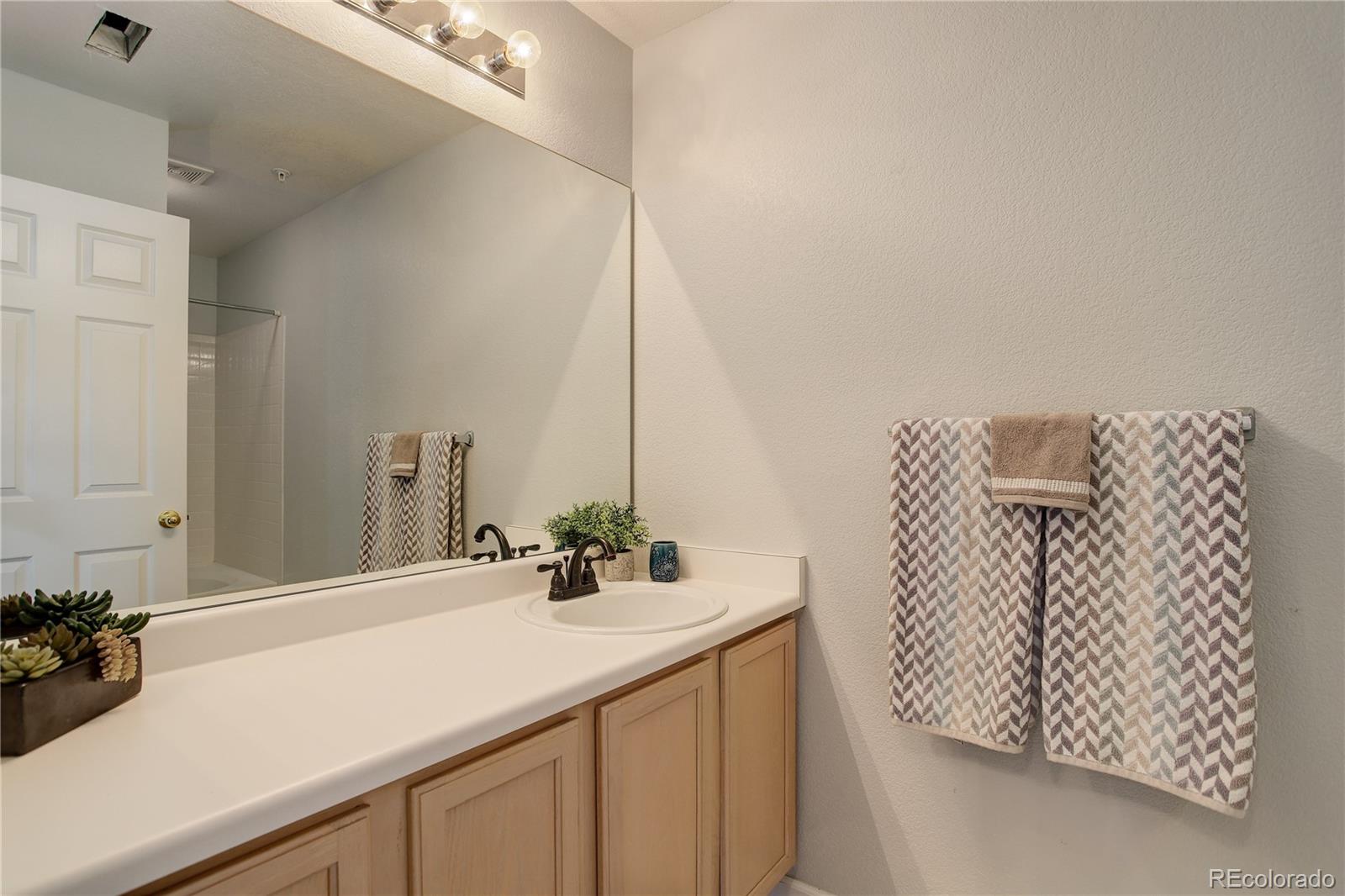 8707 Florida Avenue #806, Denver, CO 80247, 2 Bedrooms Bedrooms, ,2 BathroomsBathrooms,Residential,For Sale,Florida,REC4150056