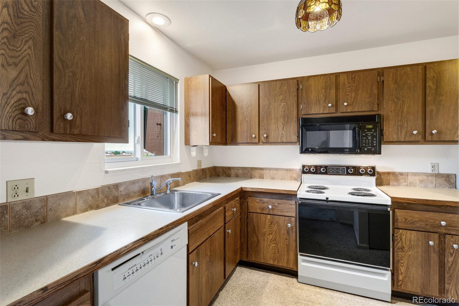 2937 Mesa Road #A, Colorado Springs, CO 80904, 2 Bedrooms Bedrooms, ,2 BathroomsBathrooms,Residential,For Sale,Mesa,REC5636687