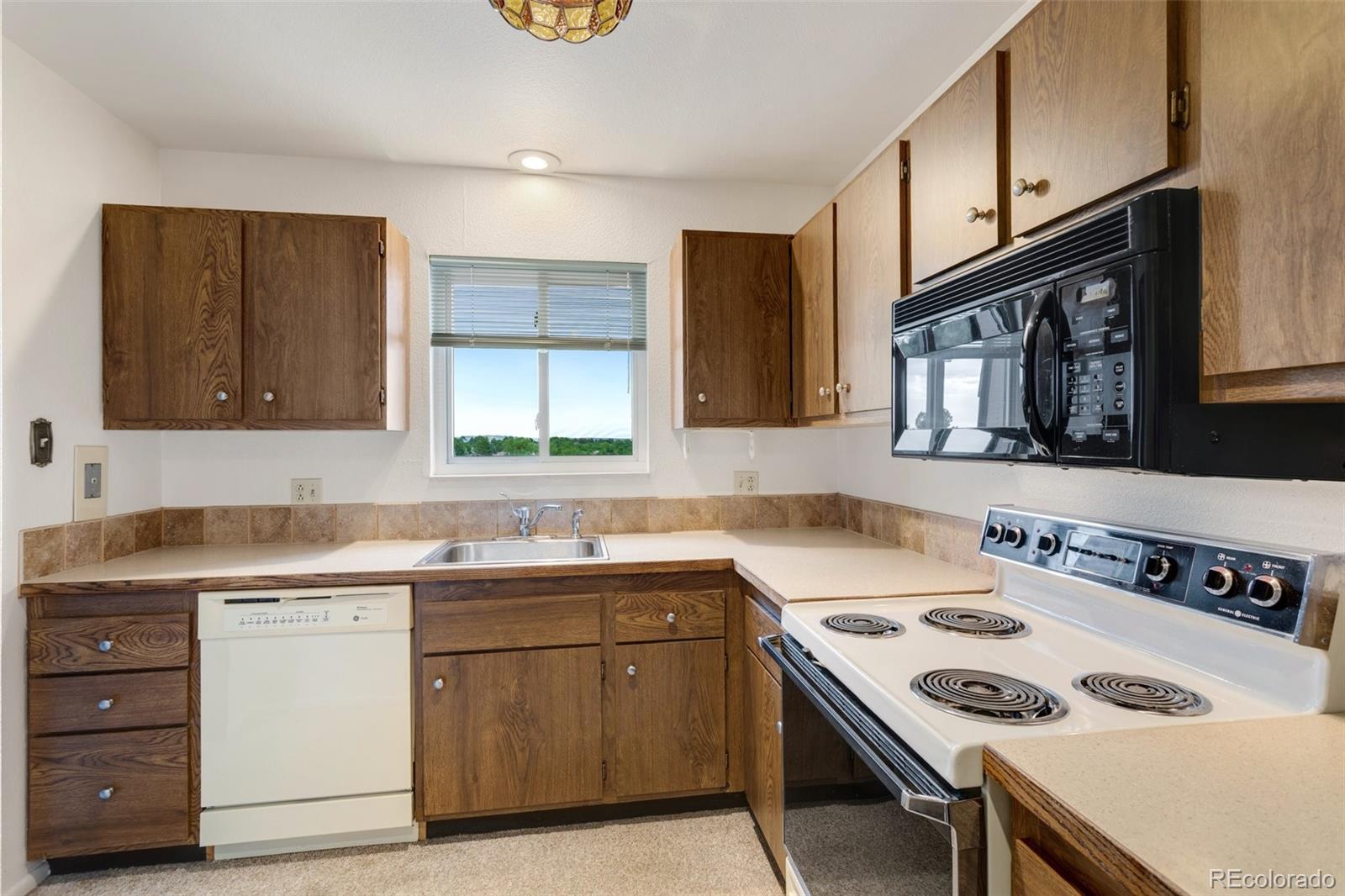 2937 Mesa Road #A, Colorado Springs, CO 80904, 2 Bedrooms Bedrooms, ,2 BathroomsBathrooms,Residential,For Sale,Mesa,REC5636687